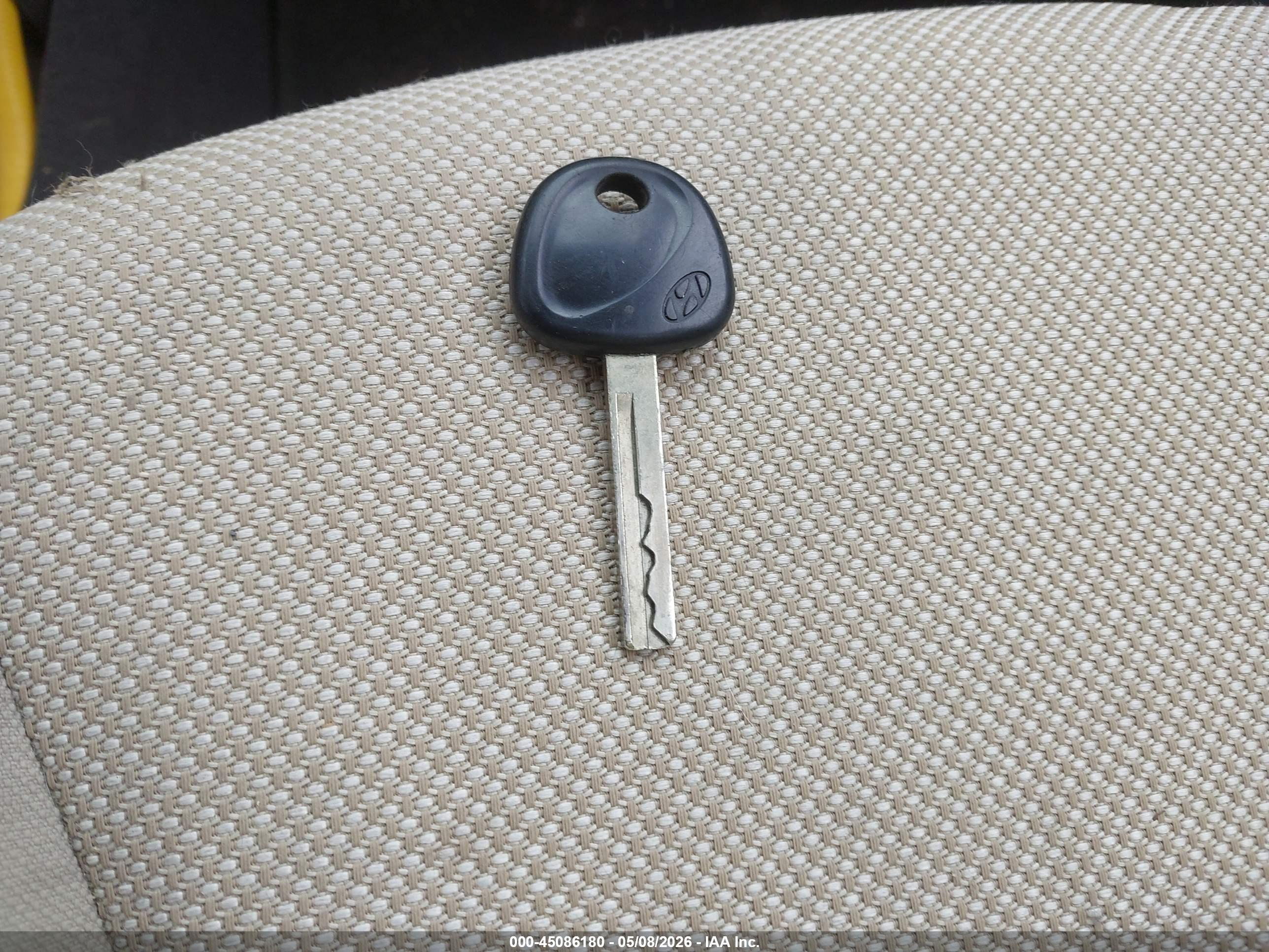 HYUNDAI ACCENT image 11