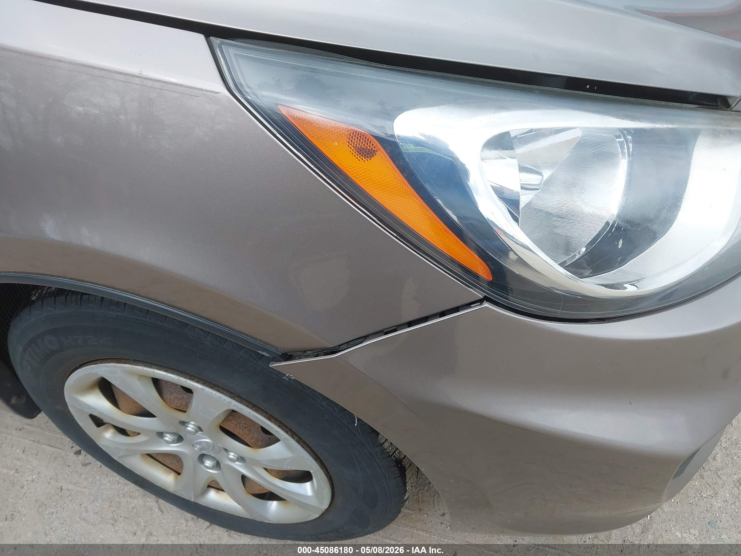 HYUNDAI ACCENT image 6