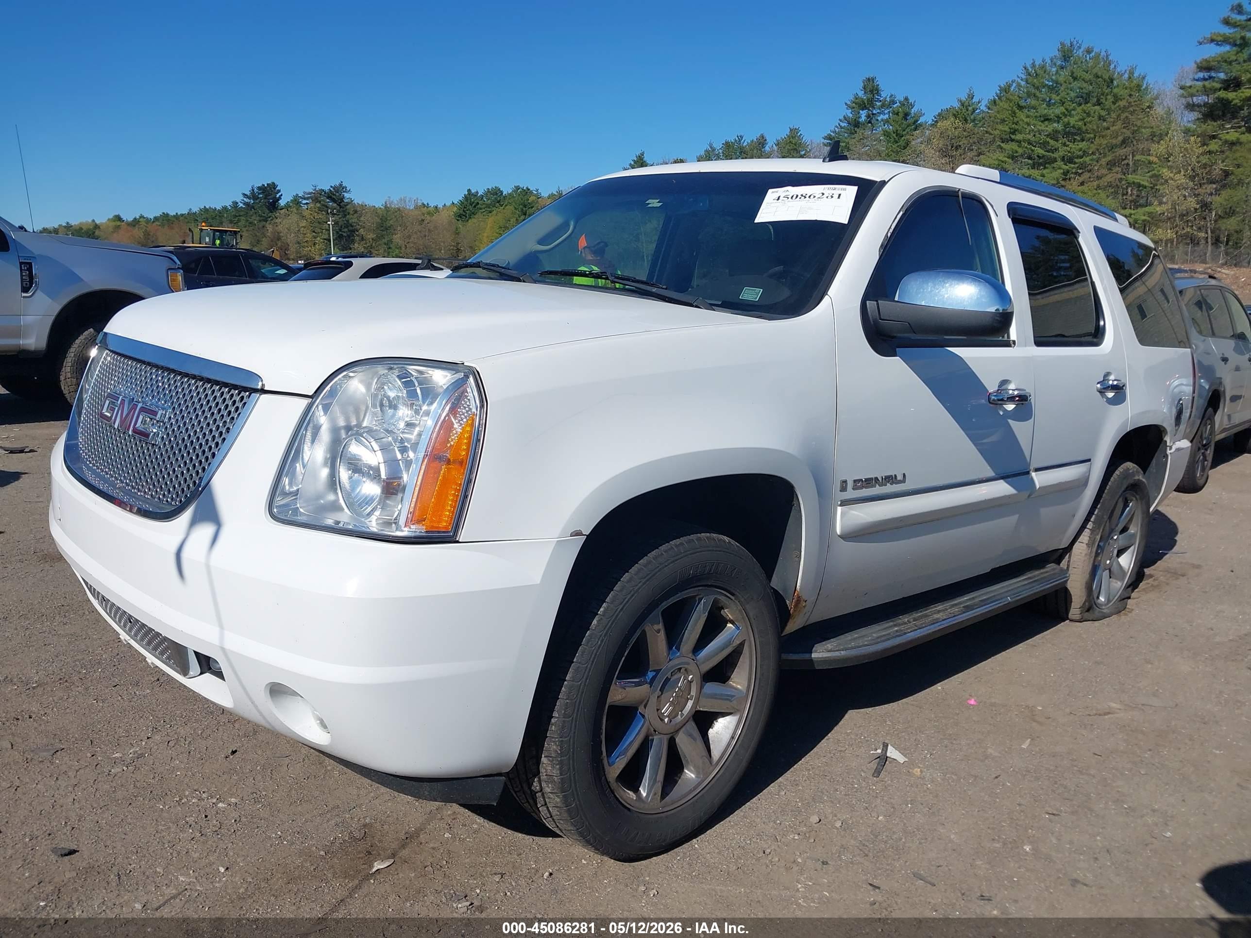 GMC YUKON image 2