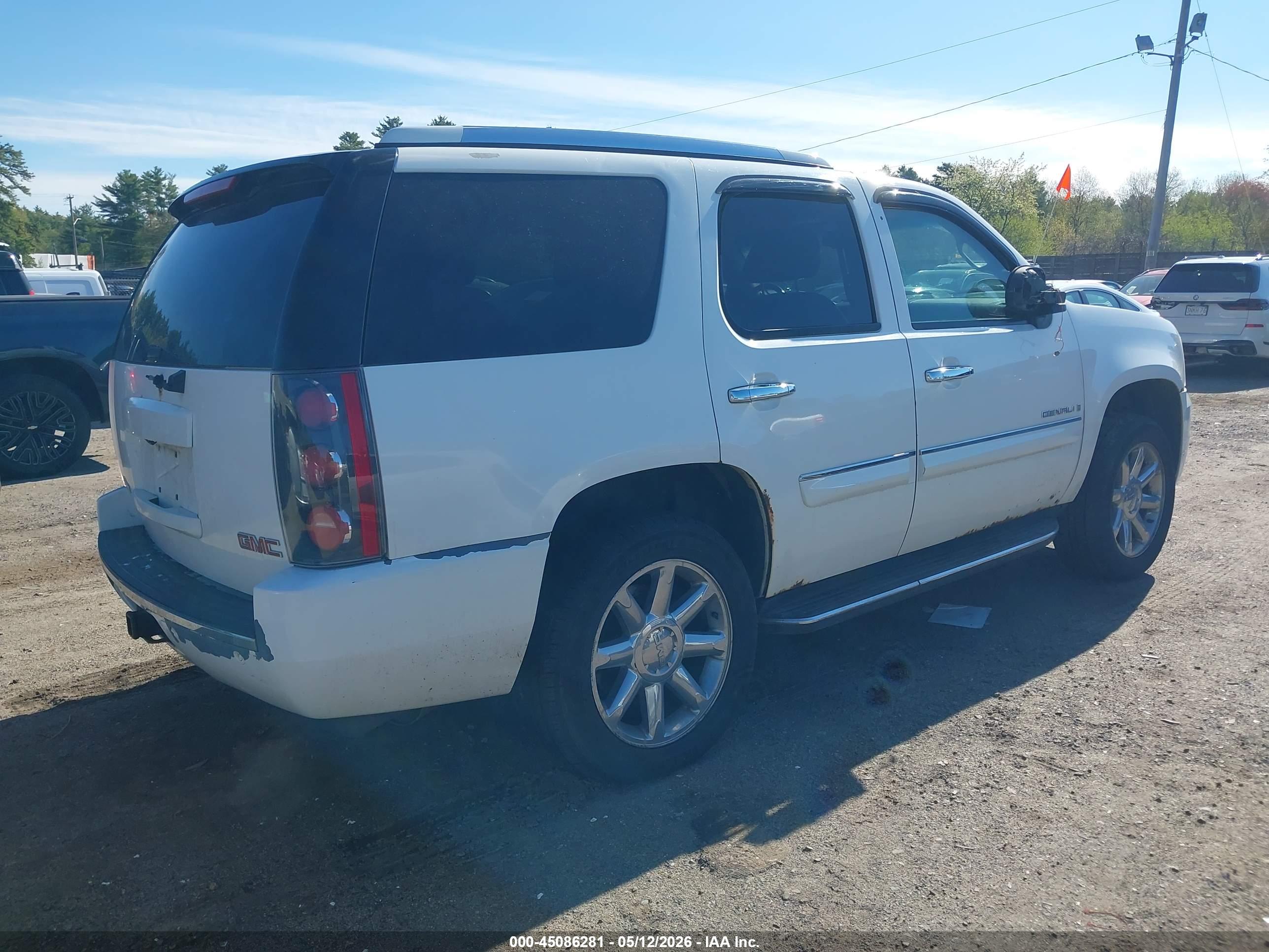 GMC YUKON image 4
