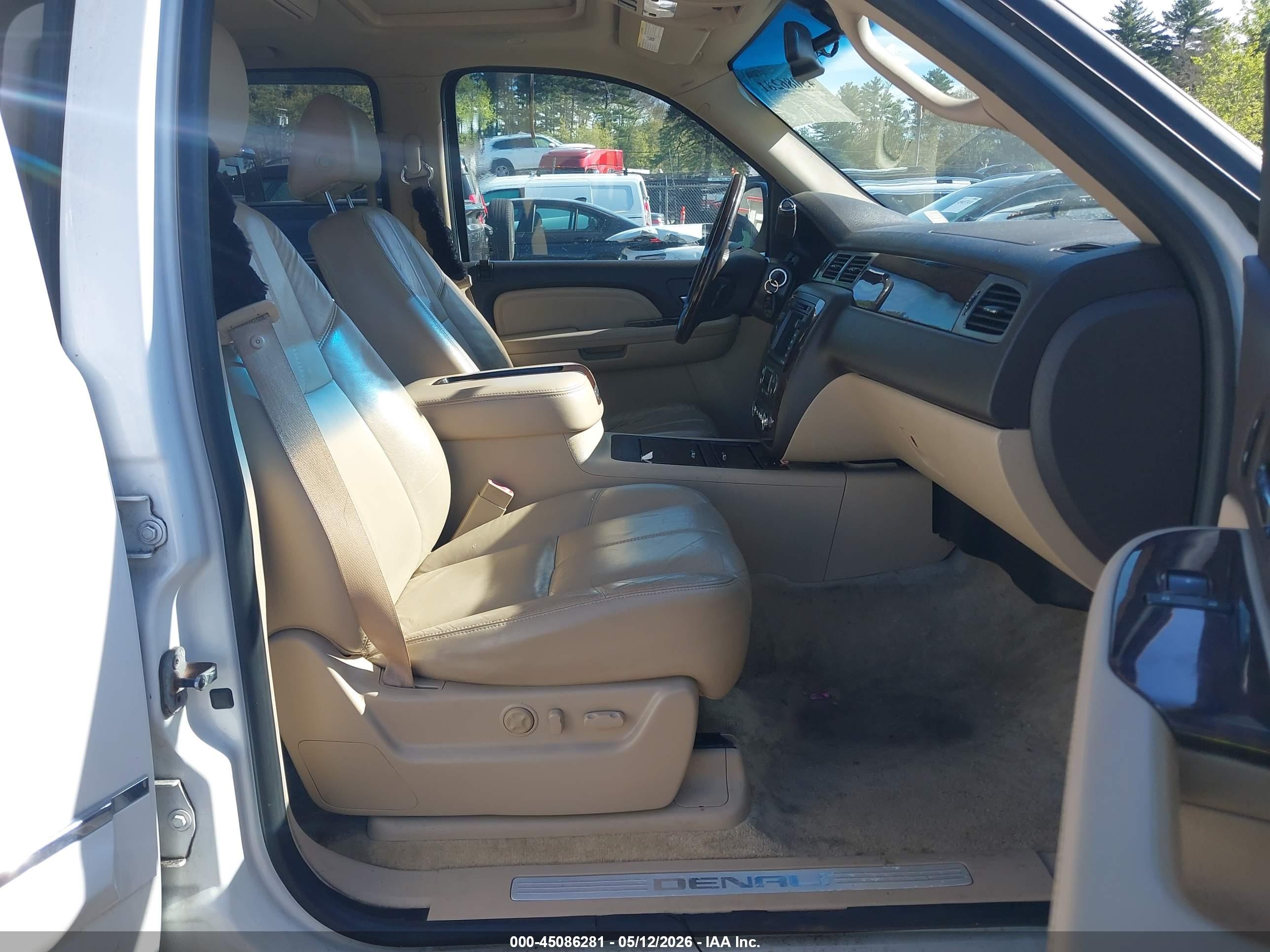 GMC YUKON image 5