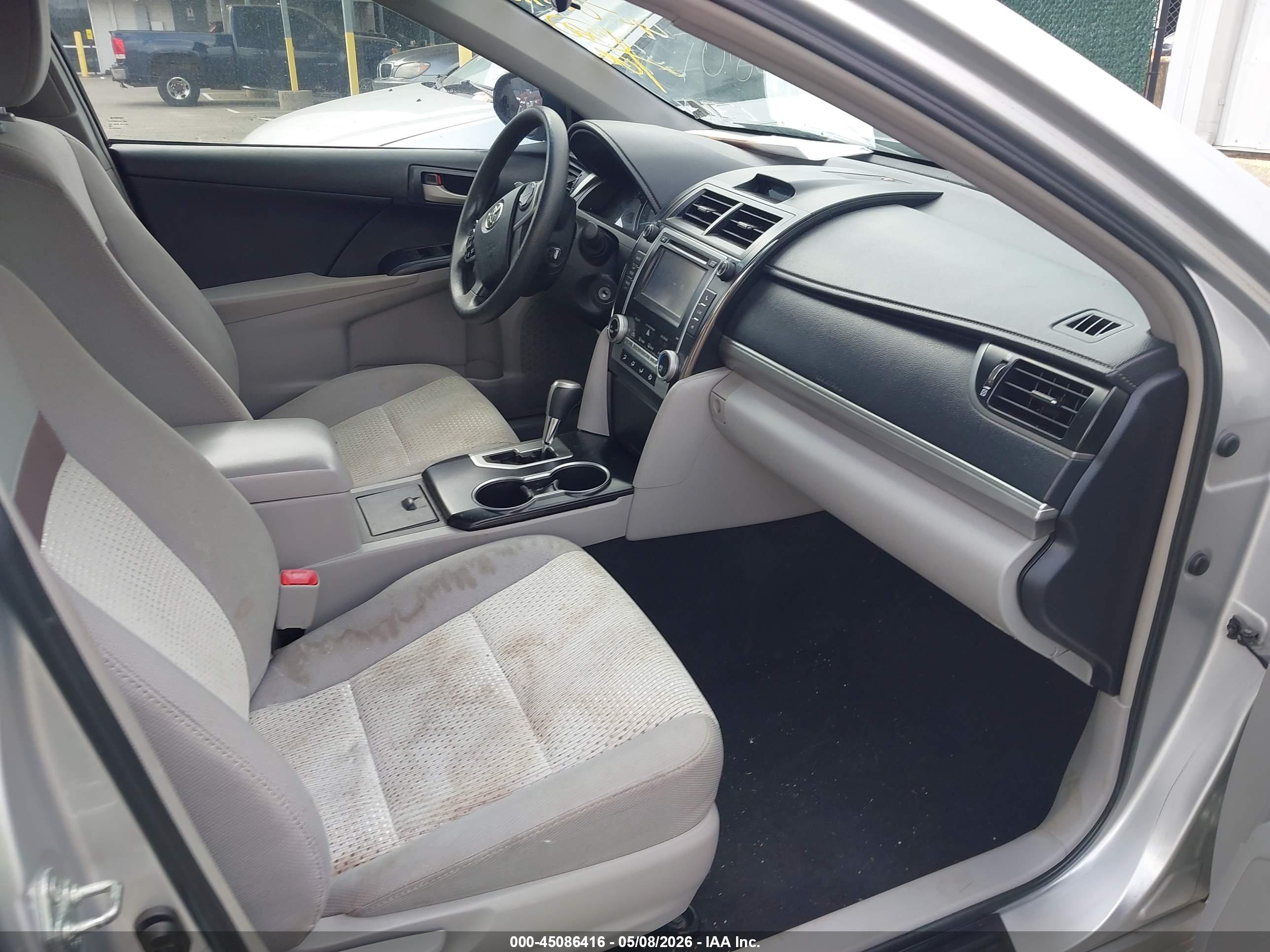TOYOTA CAMRY image 5