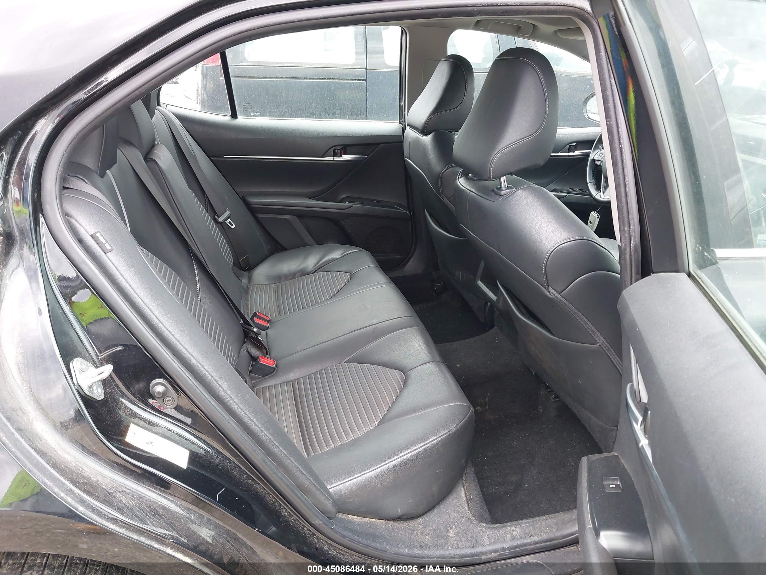 TOYOTA CAMRY image 8