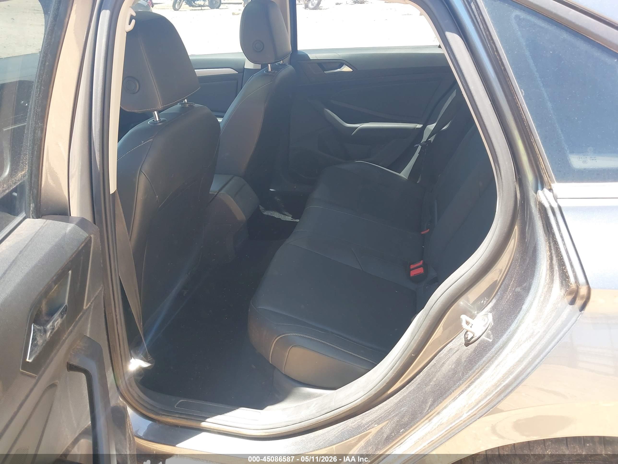 VOLKSWAGEN JETTA image 8