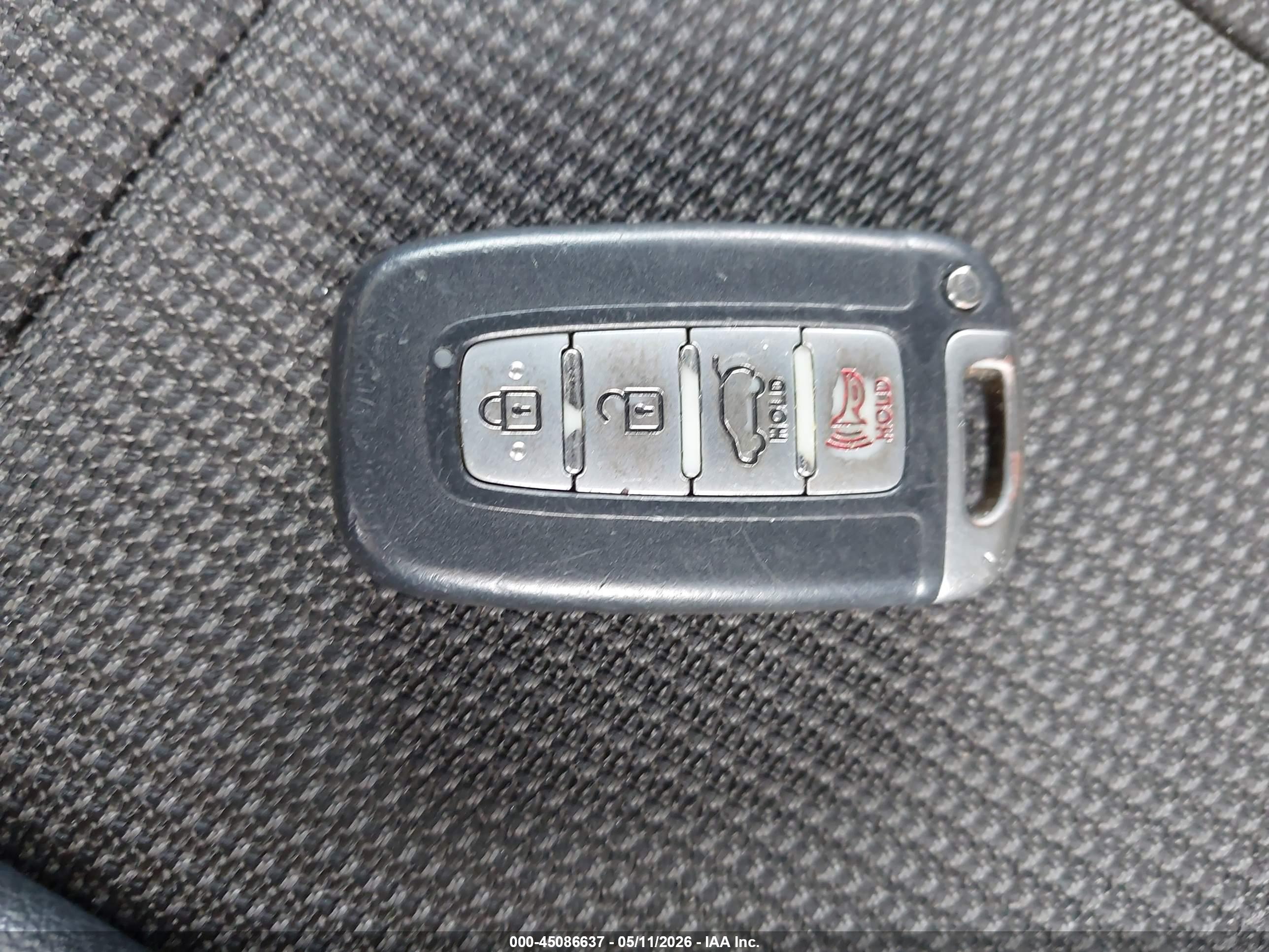 HYUNDAI VELOSTER image 11