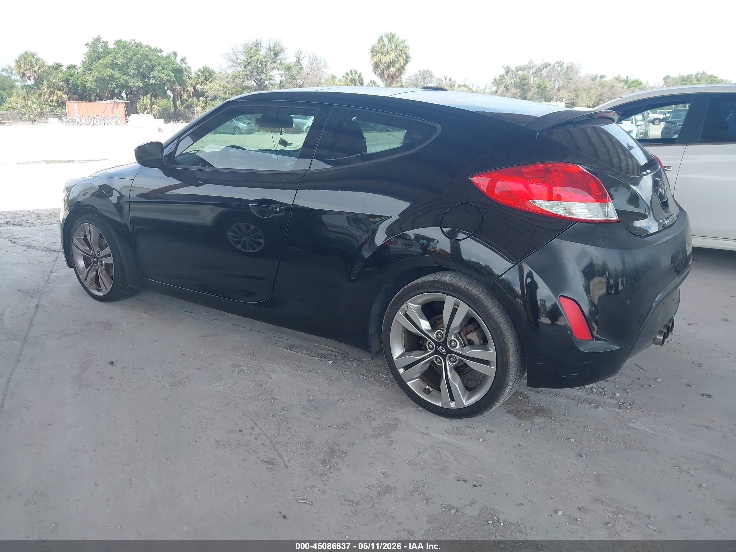 HYUNDAI VELOSTER image 3