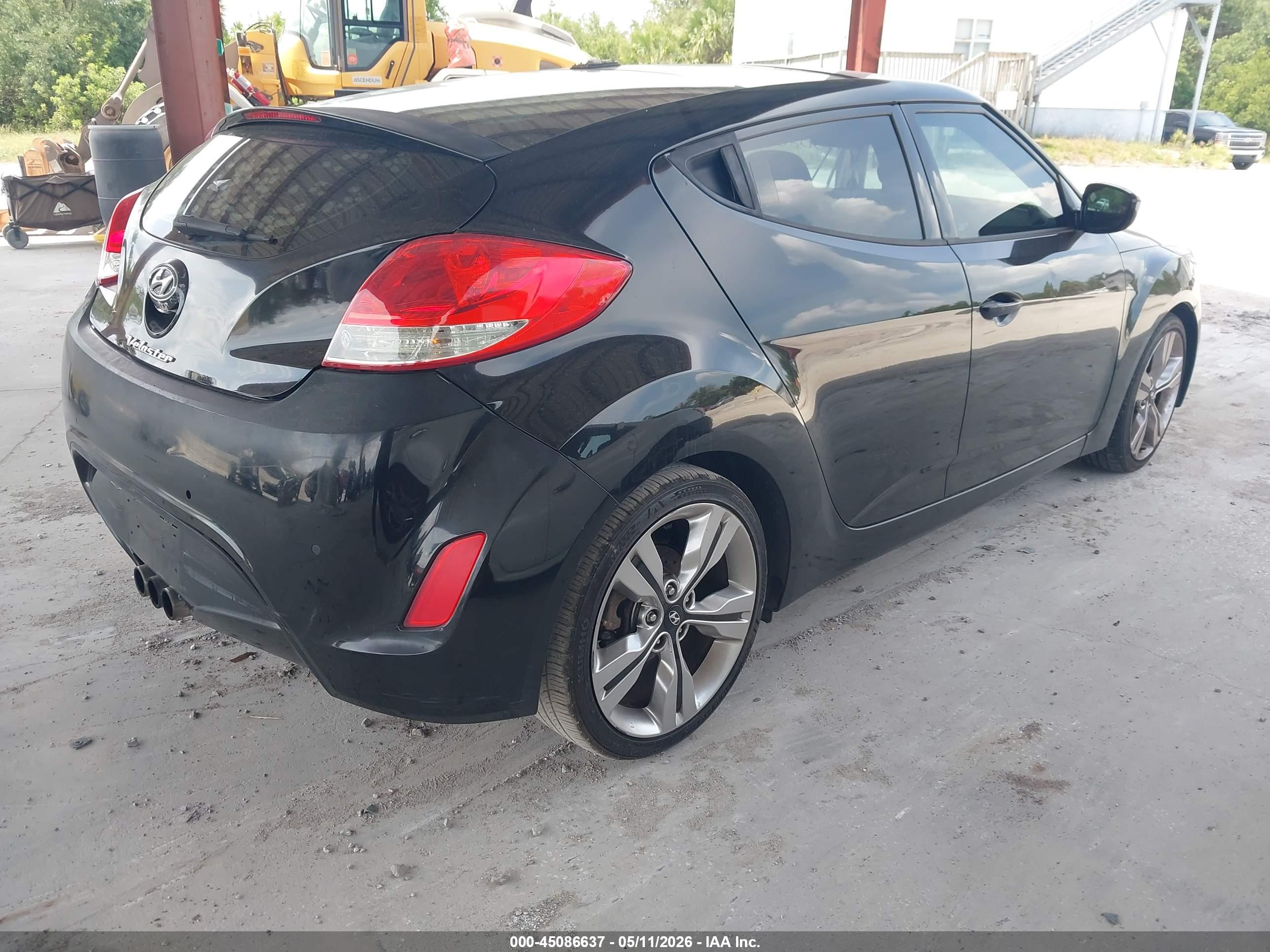 HYUNDAI VELOSTER image 4