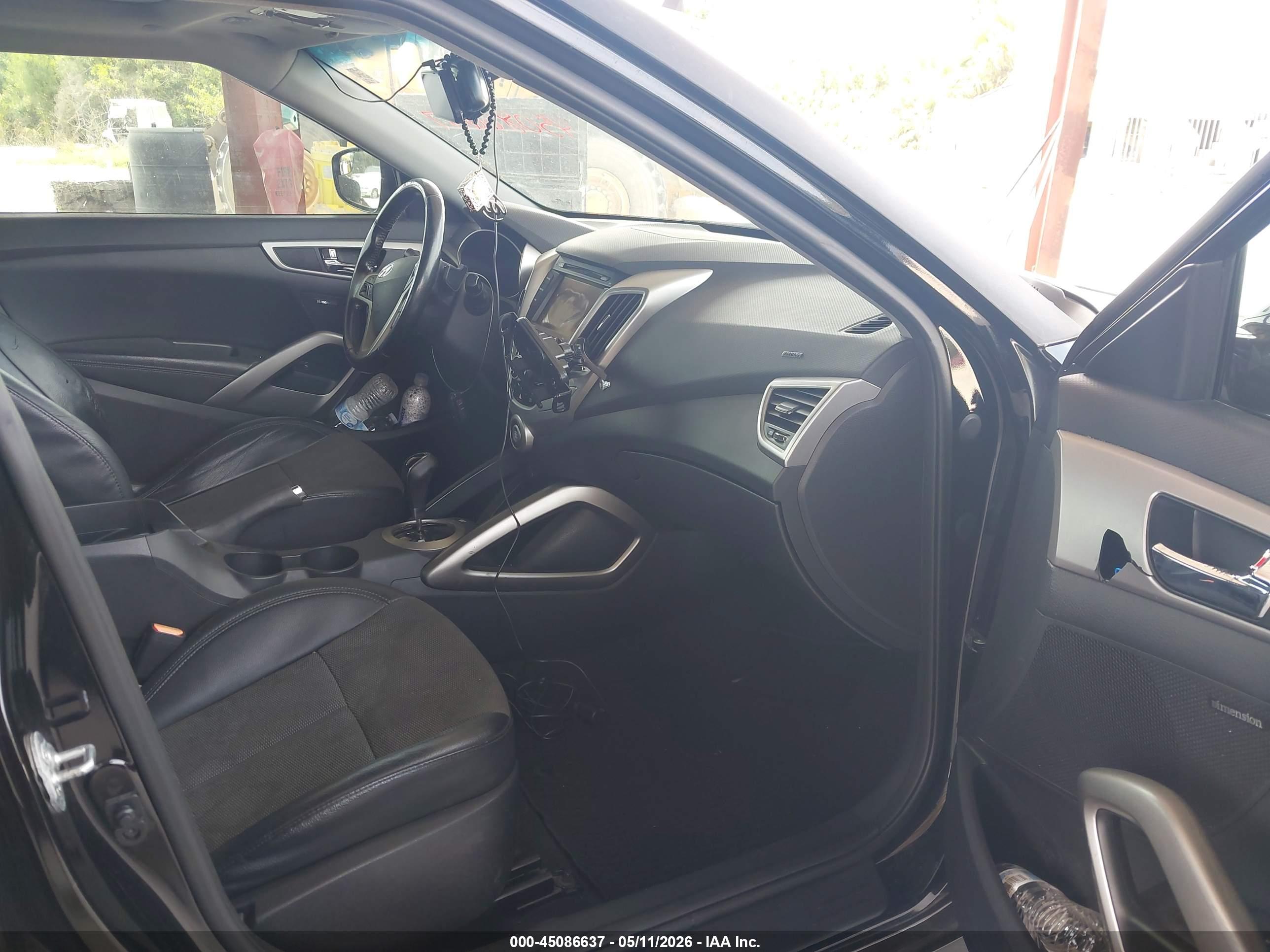 HYUNDAI VELOSTER image 5
