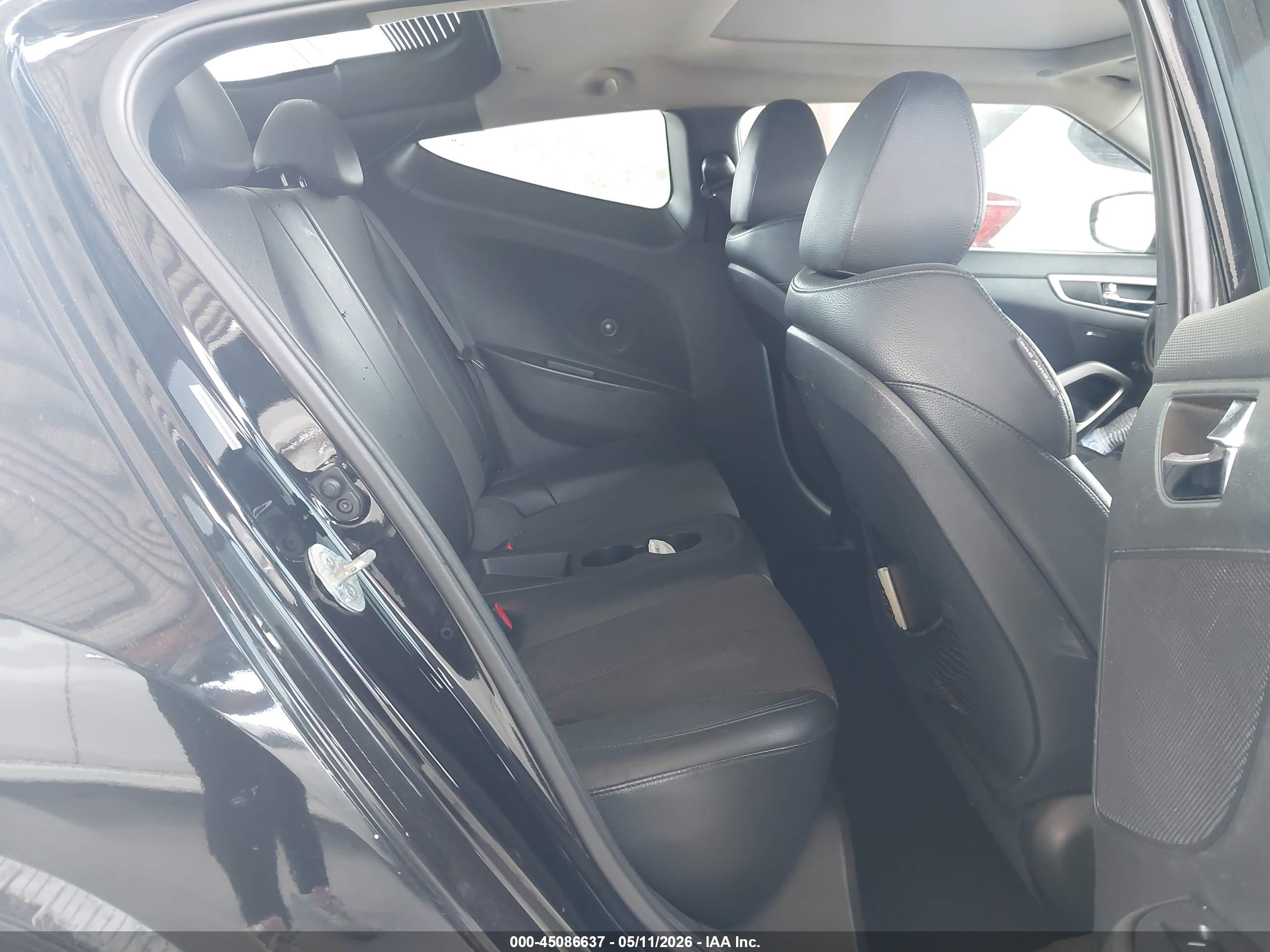 HYUNDAI VELOSTER image 8