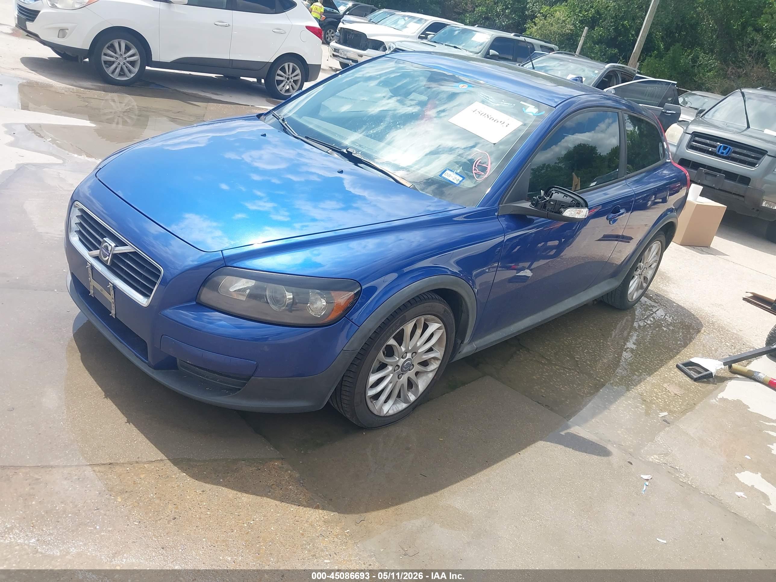 VOLVO C30 image 2