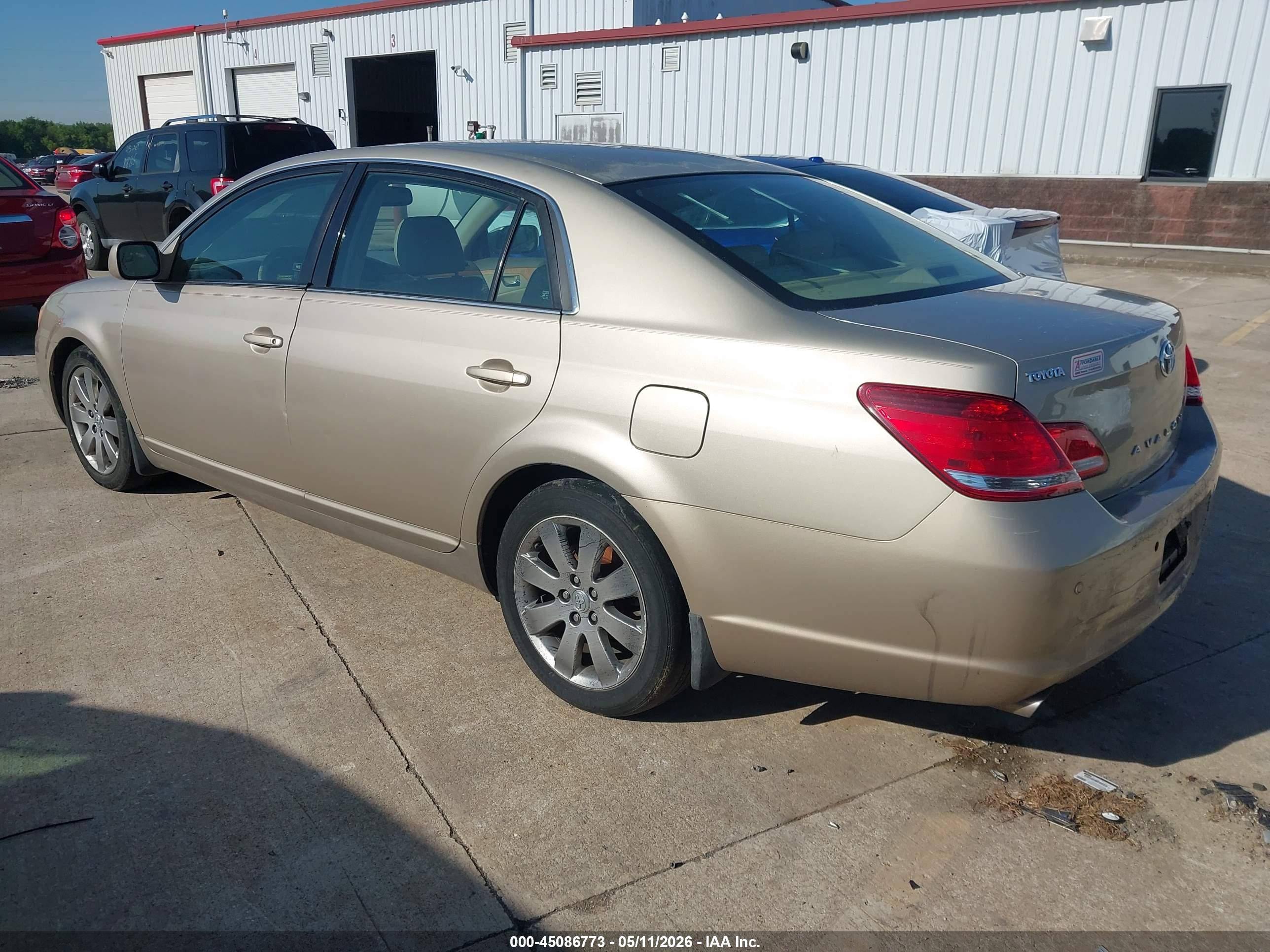TOYOTA AVALON image 3