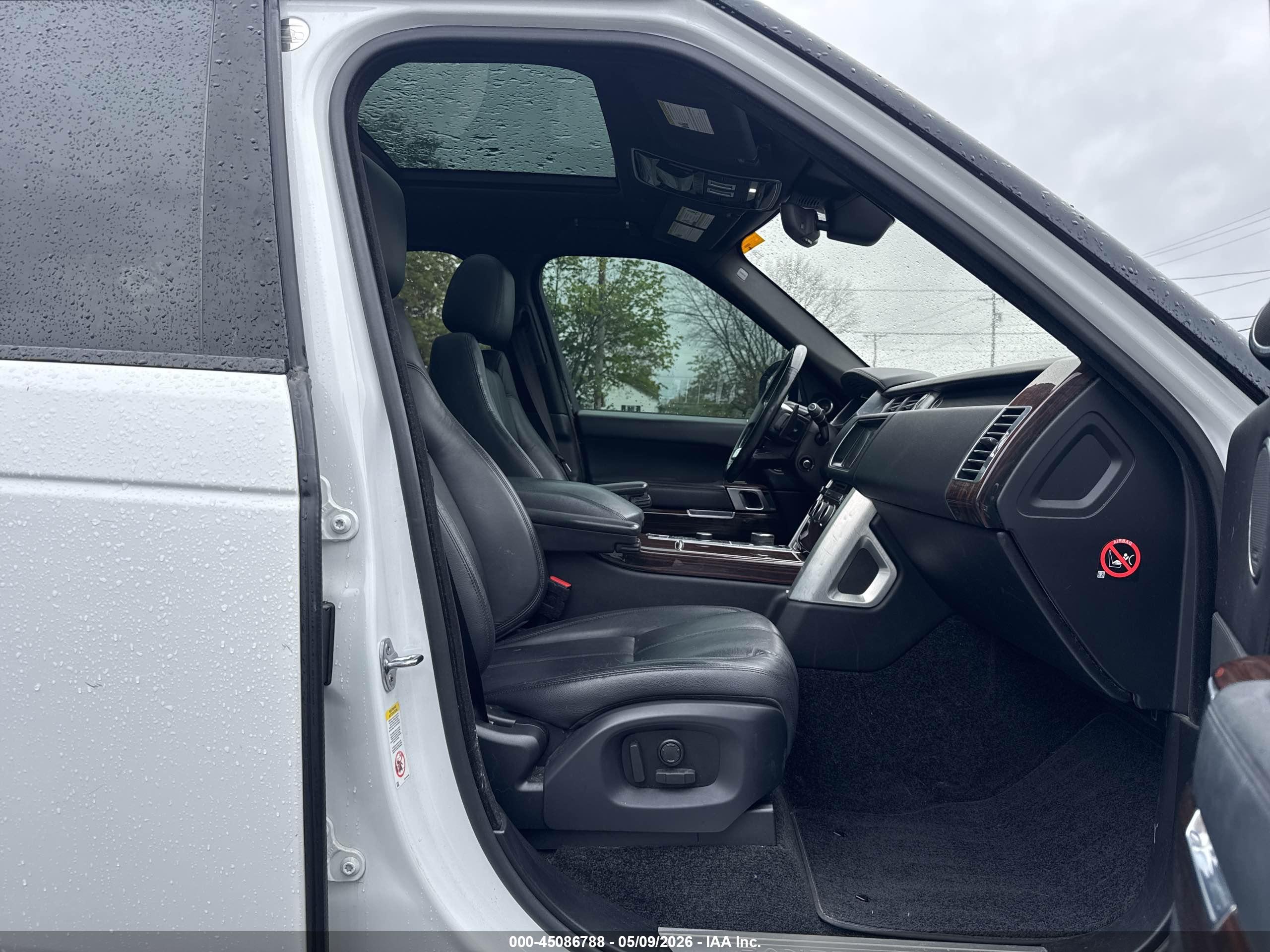 LAND ROVER image 5