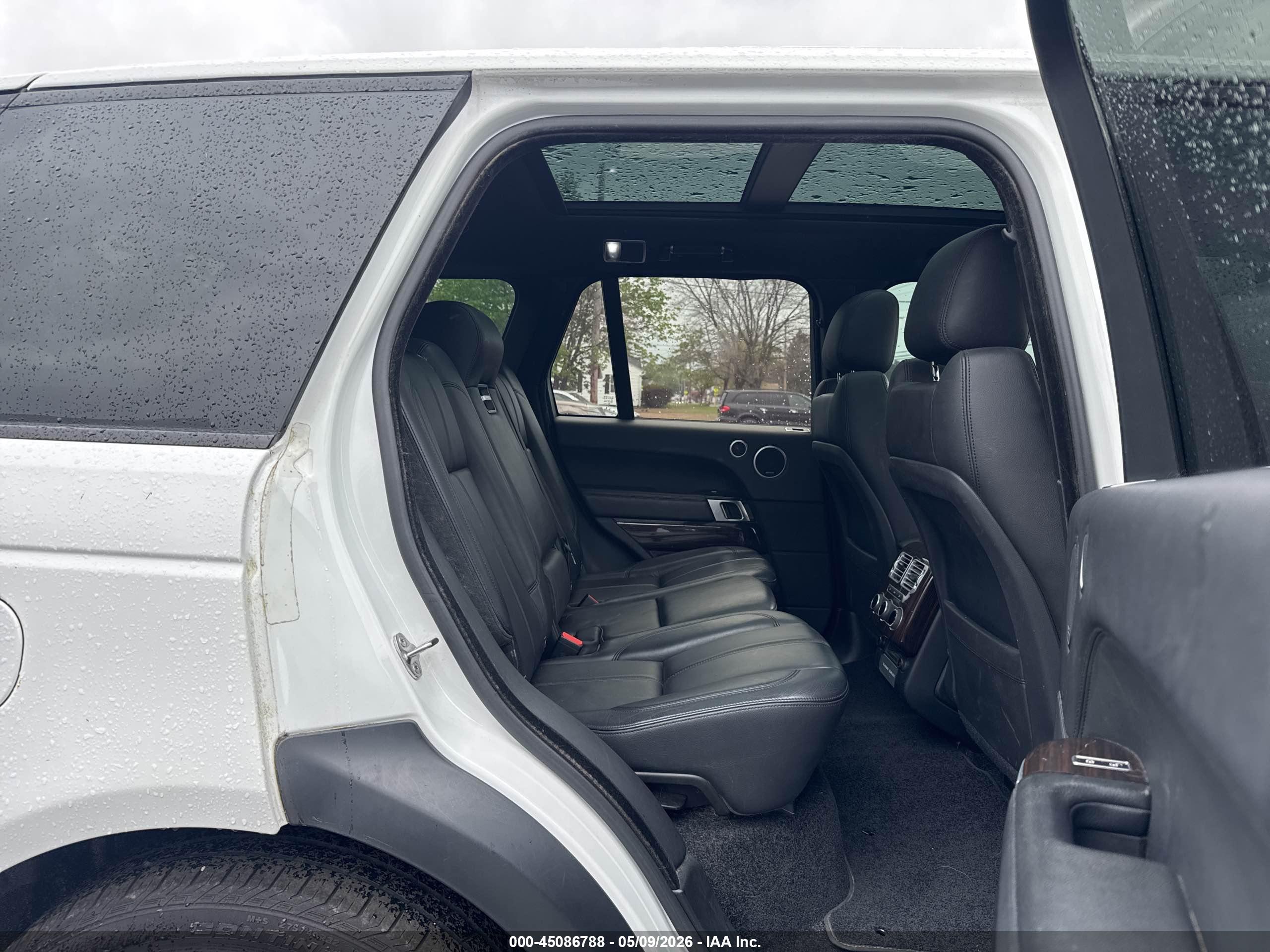 LAND ROVER image 6