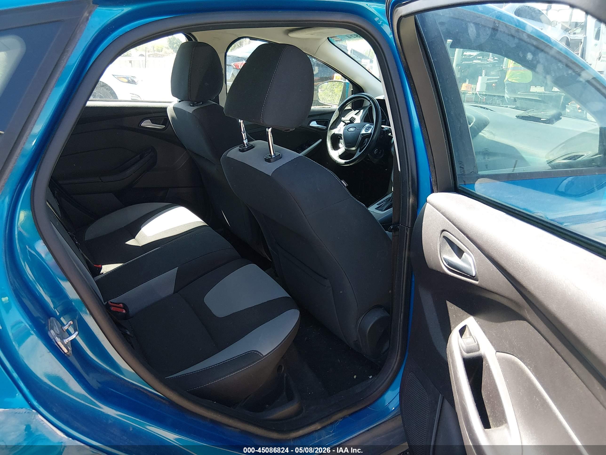 FORD FOCUS image 8
