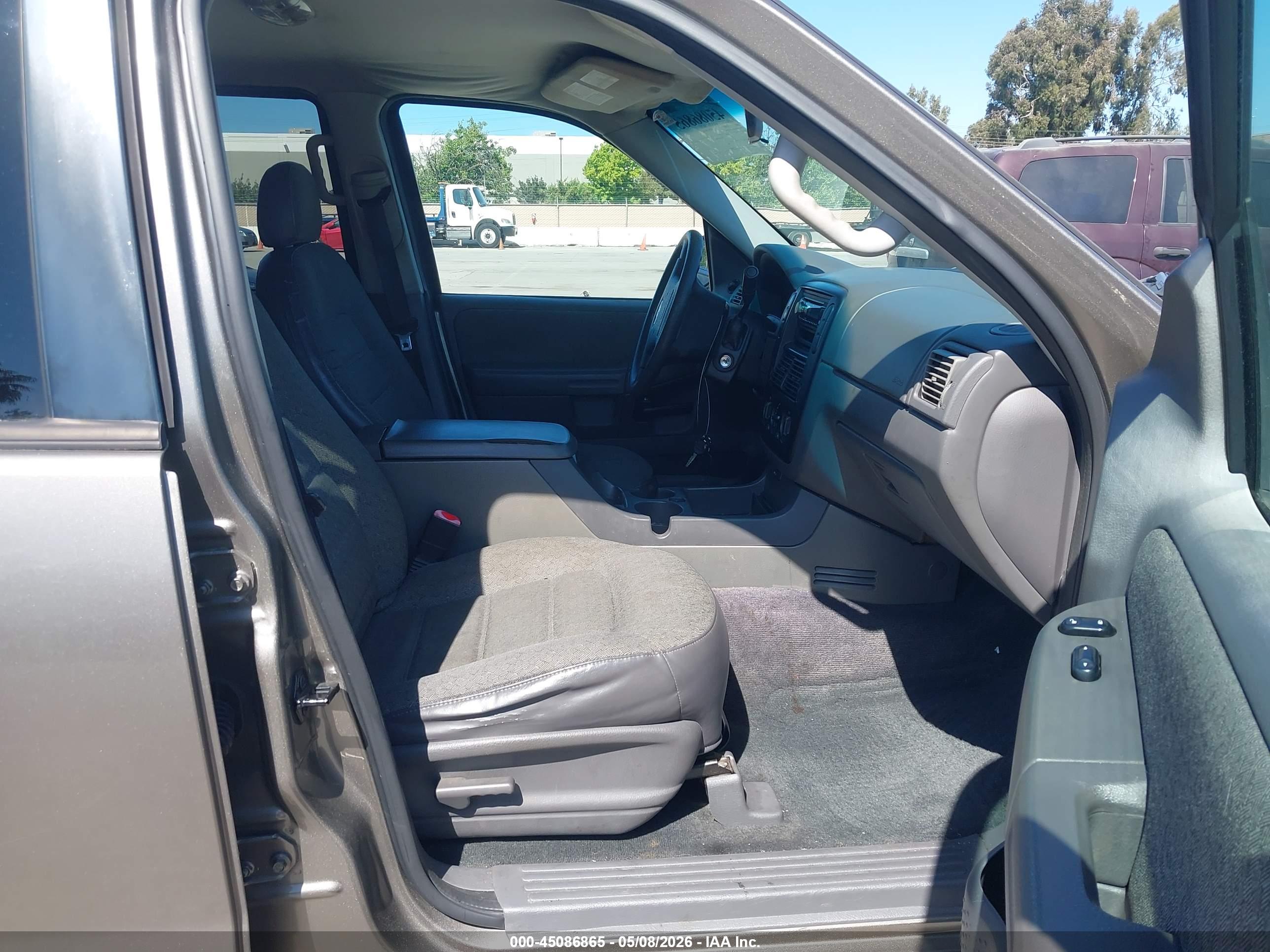 FORD EXPLORER image 5