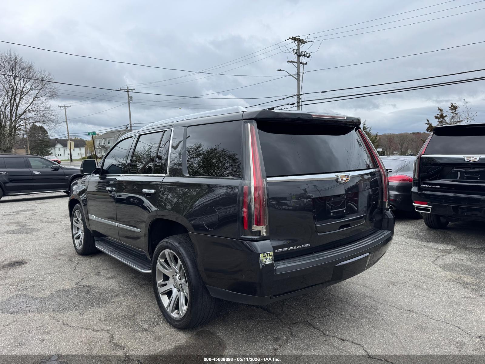 CADILLAC ESCALADE image 3