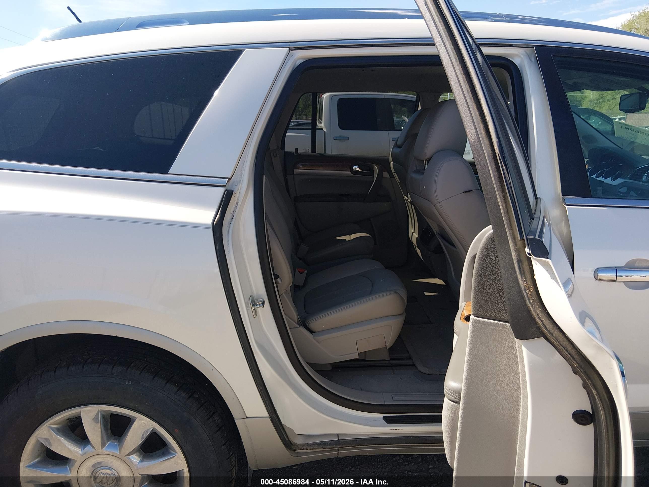 BUICK ENCLAVE image 8
