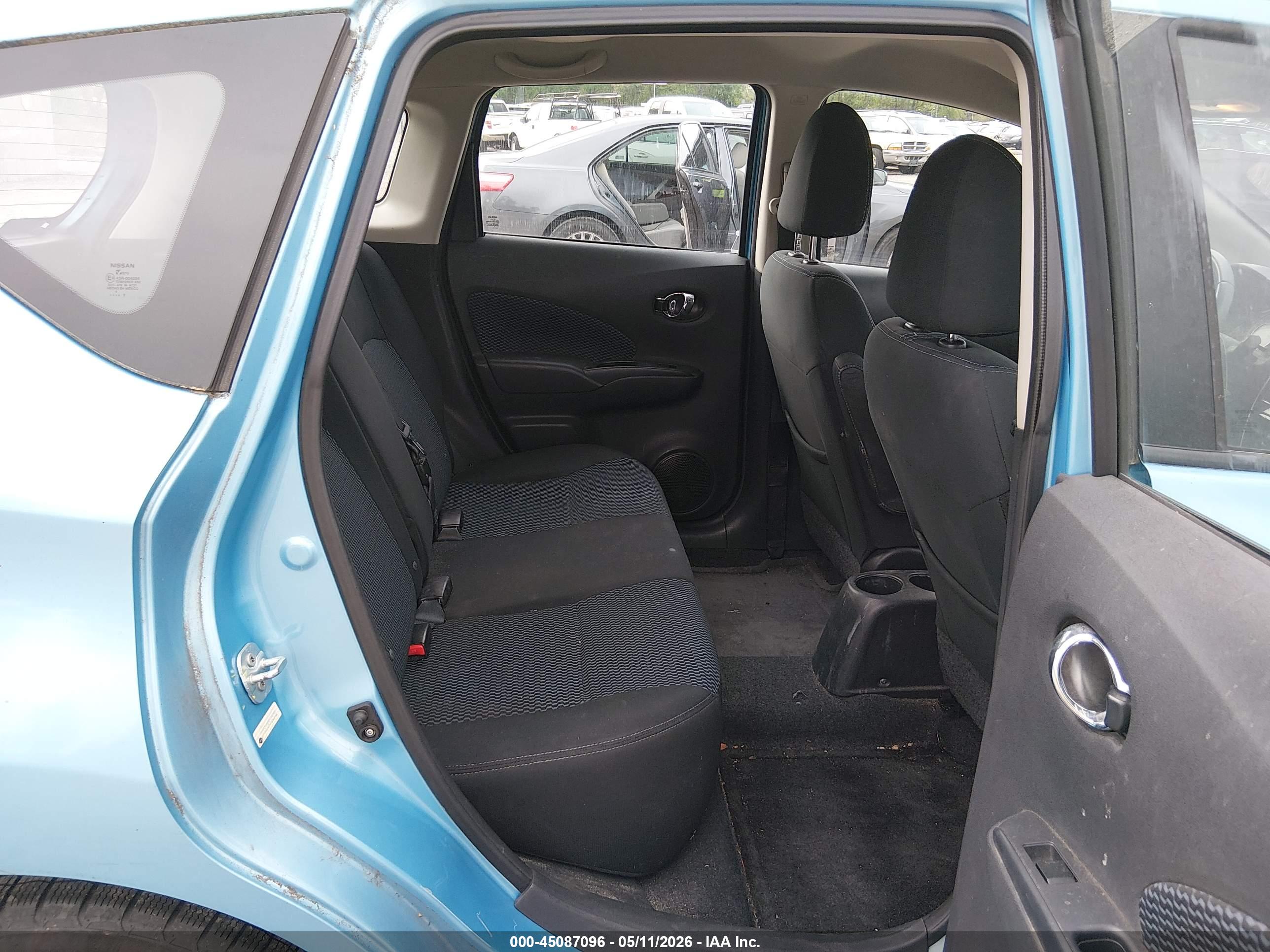NISSAN VERSA image 8
