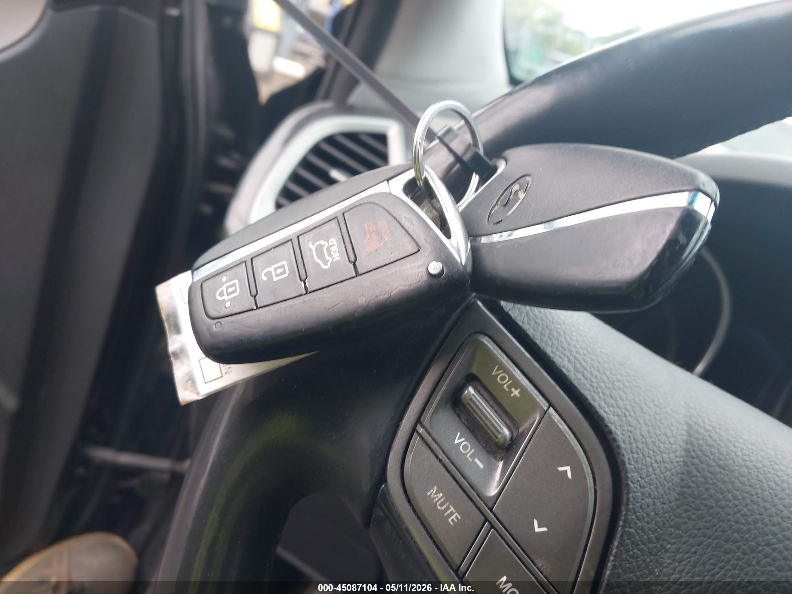 HYUNDAI SANTA image 11