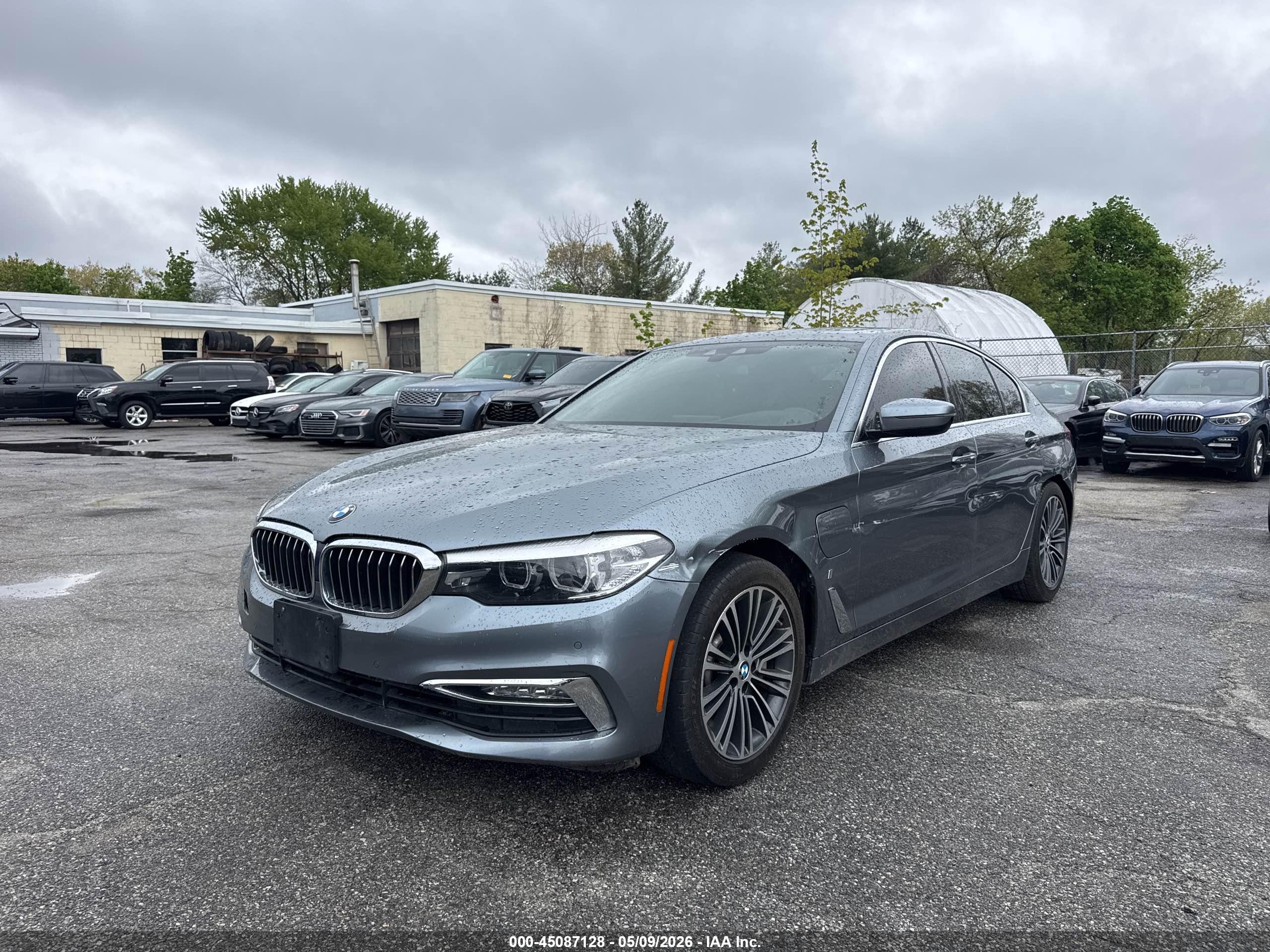 BMW 530E image 2