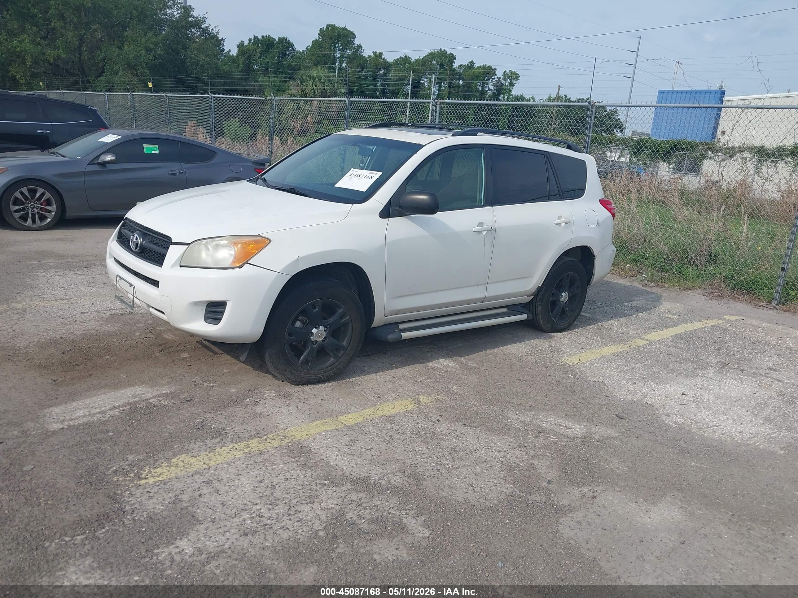 TOYOTA RAV4 image 2