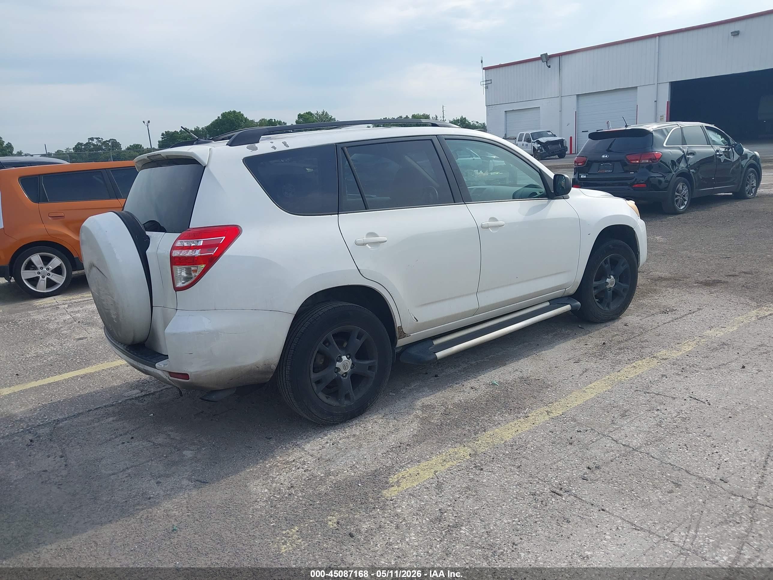TOYOTA RAV4 image 4