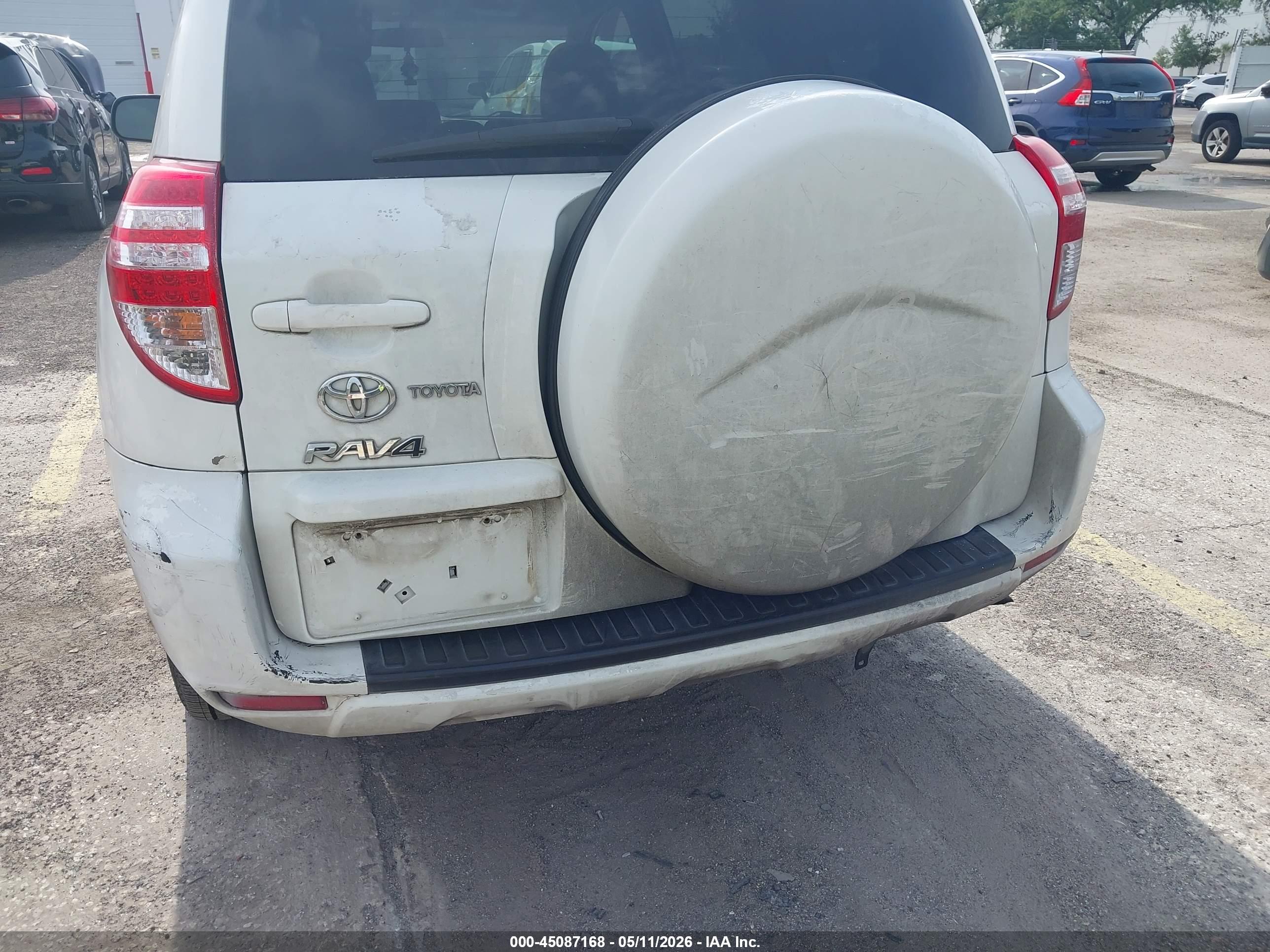 TOYOTA RAV4 image 6