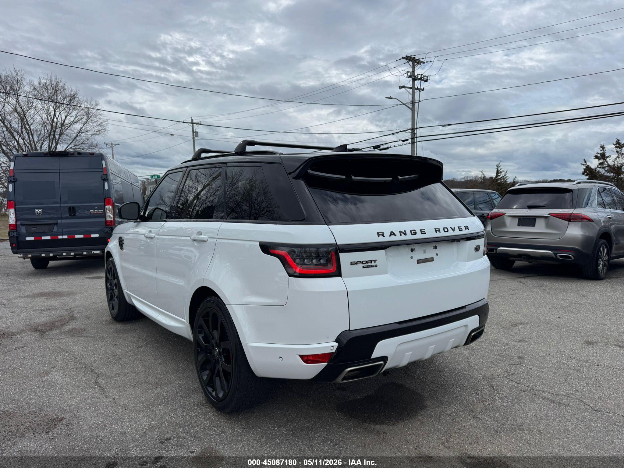 LAND ROVER image 3