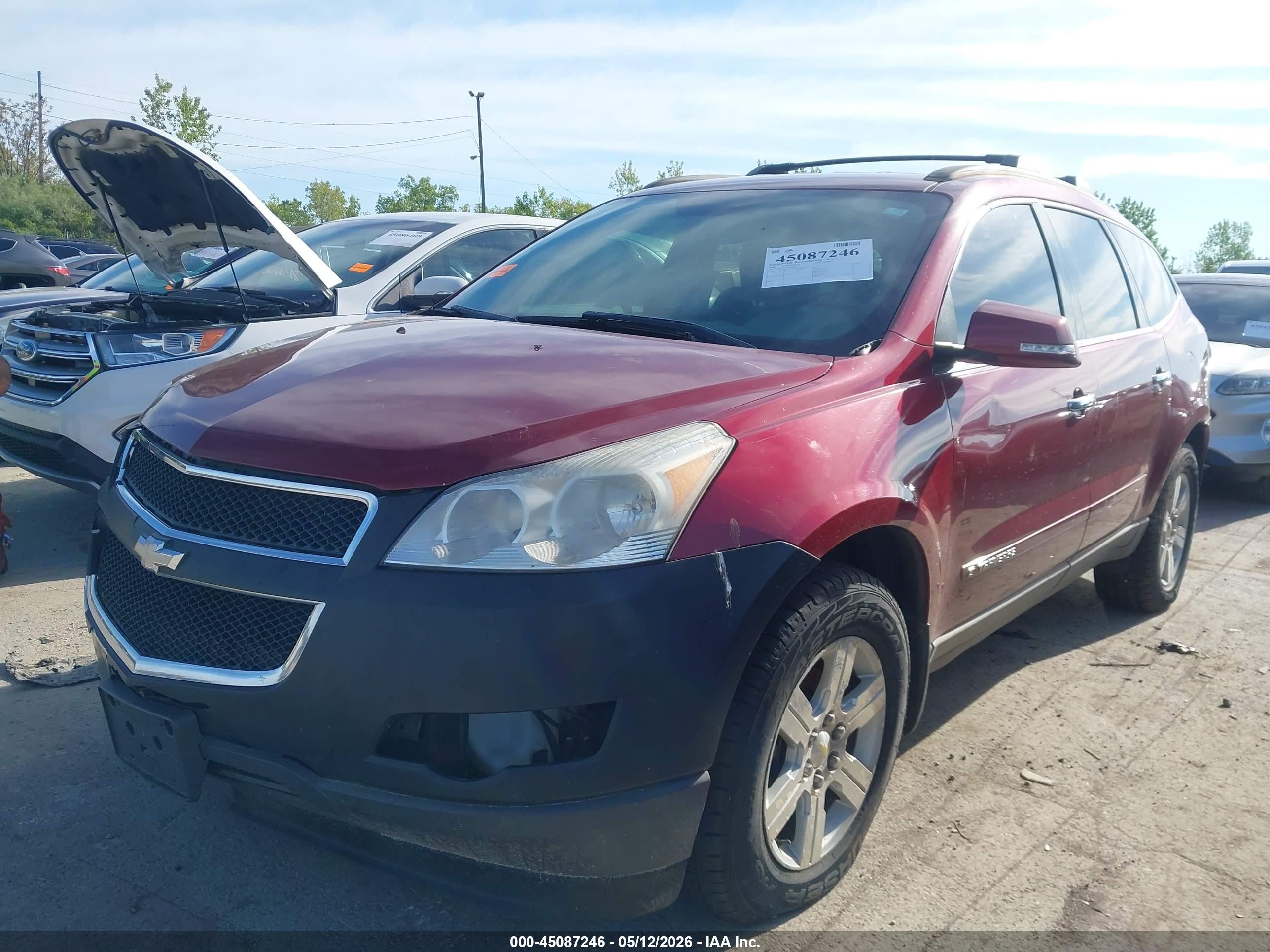 CHEVROLET TRAVERSE image 2