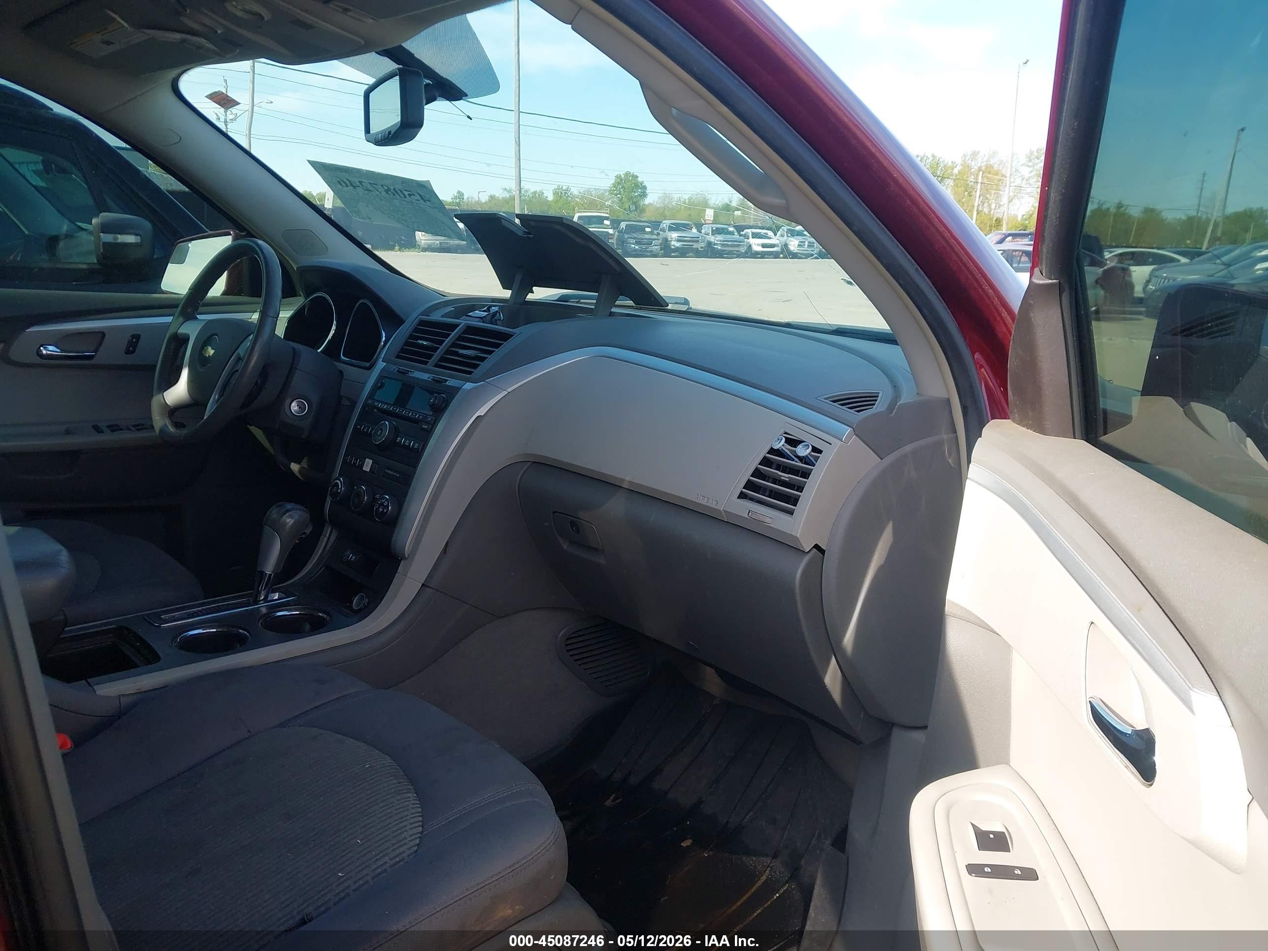 CHEVROLET TRAVERSE image 5