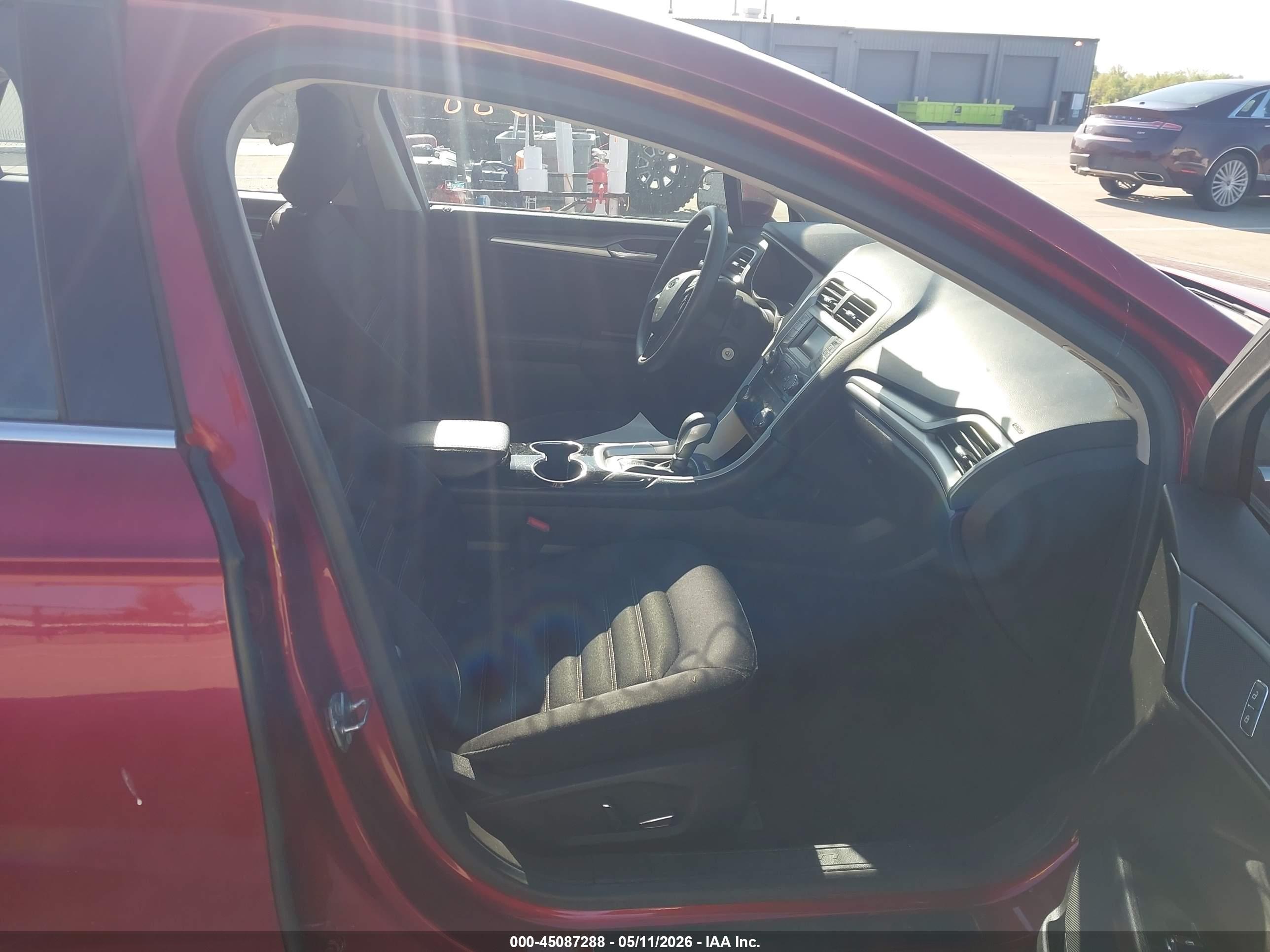 FORD FUSION image 5