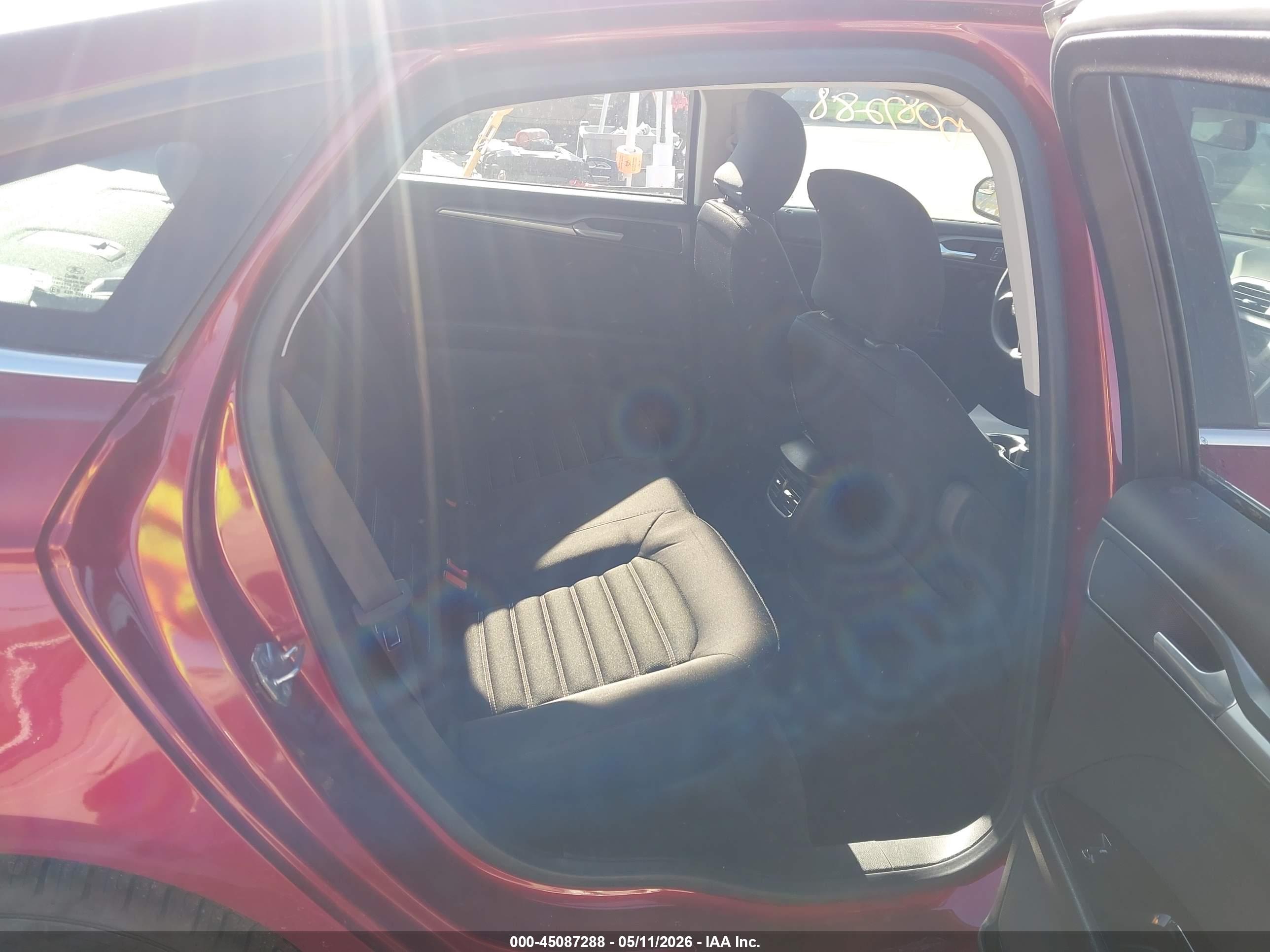 FORD FUSION image 8