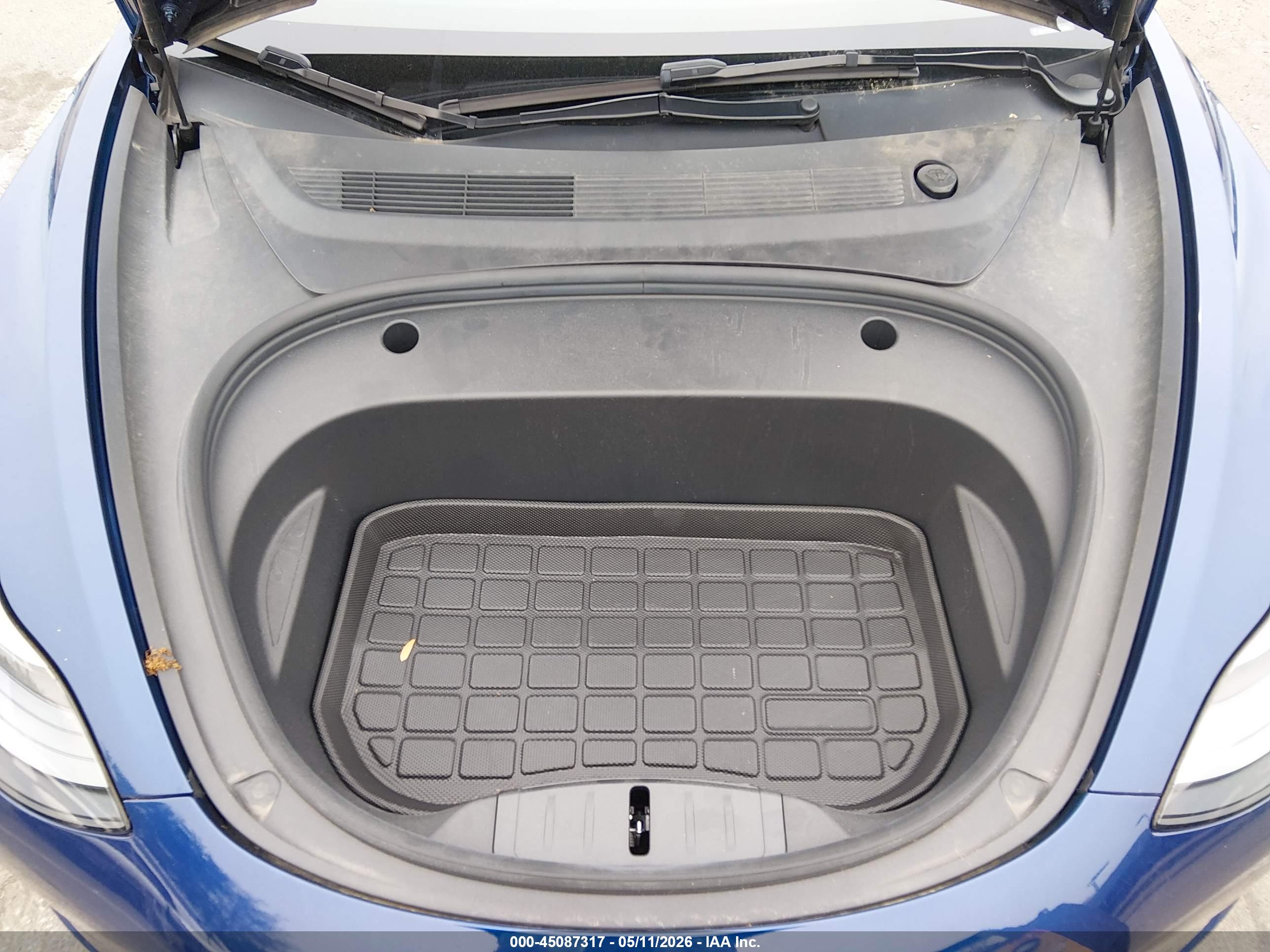 TESLA MODEL image 10