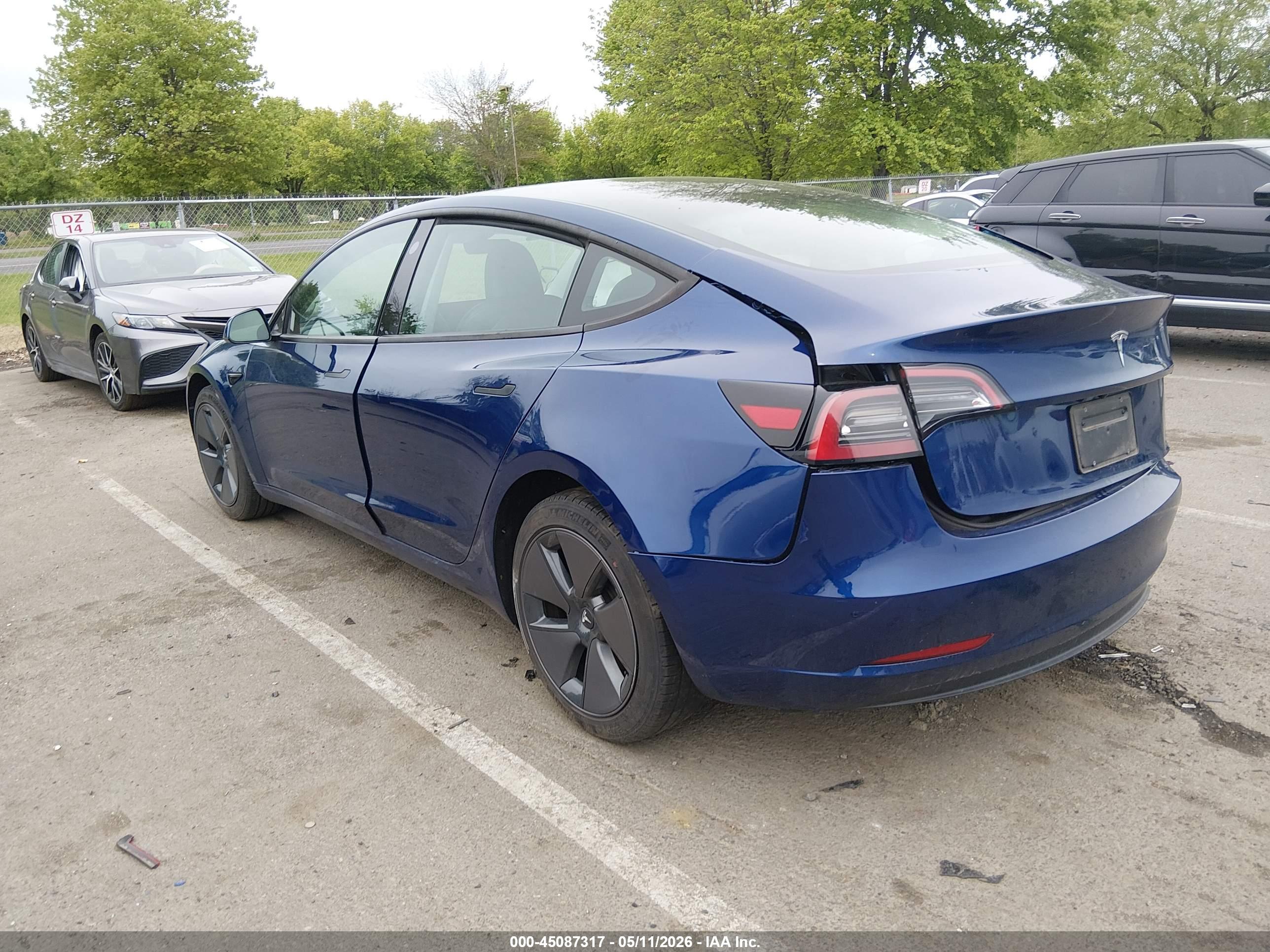 TESLA MODEL image 3