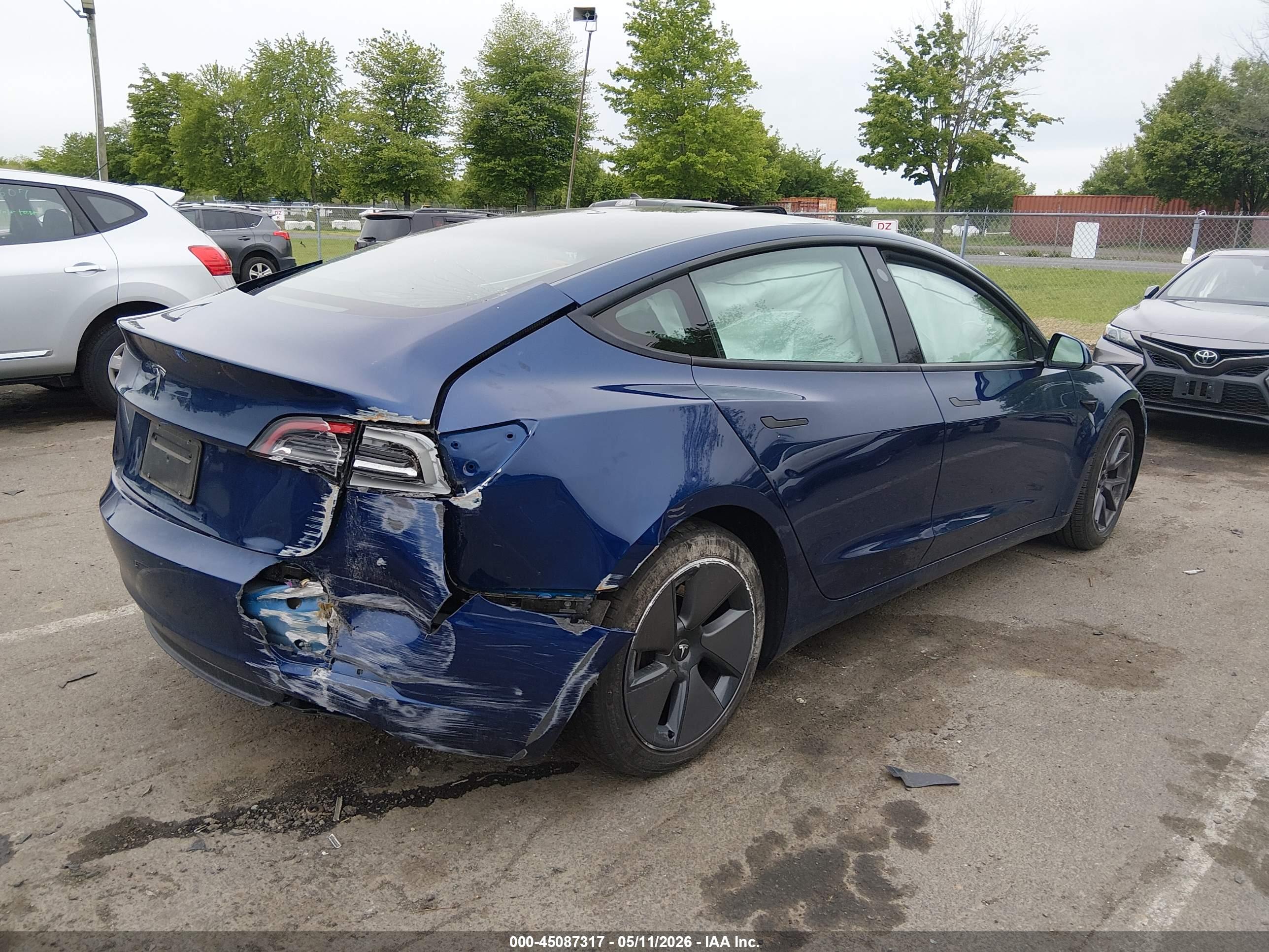 TESLA MODEL image 4