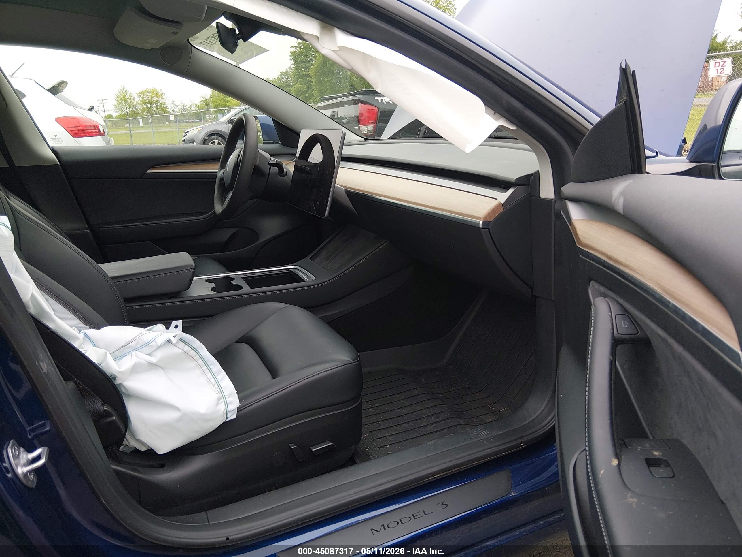 TESLA MODEL image 5