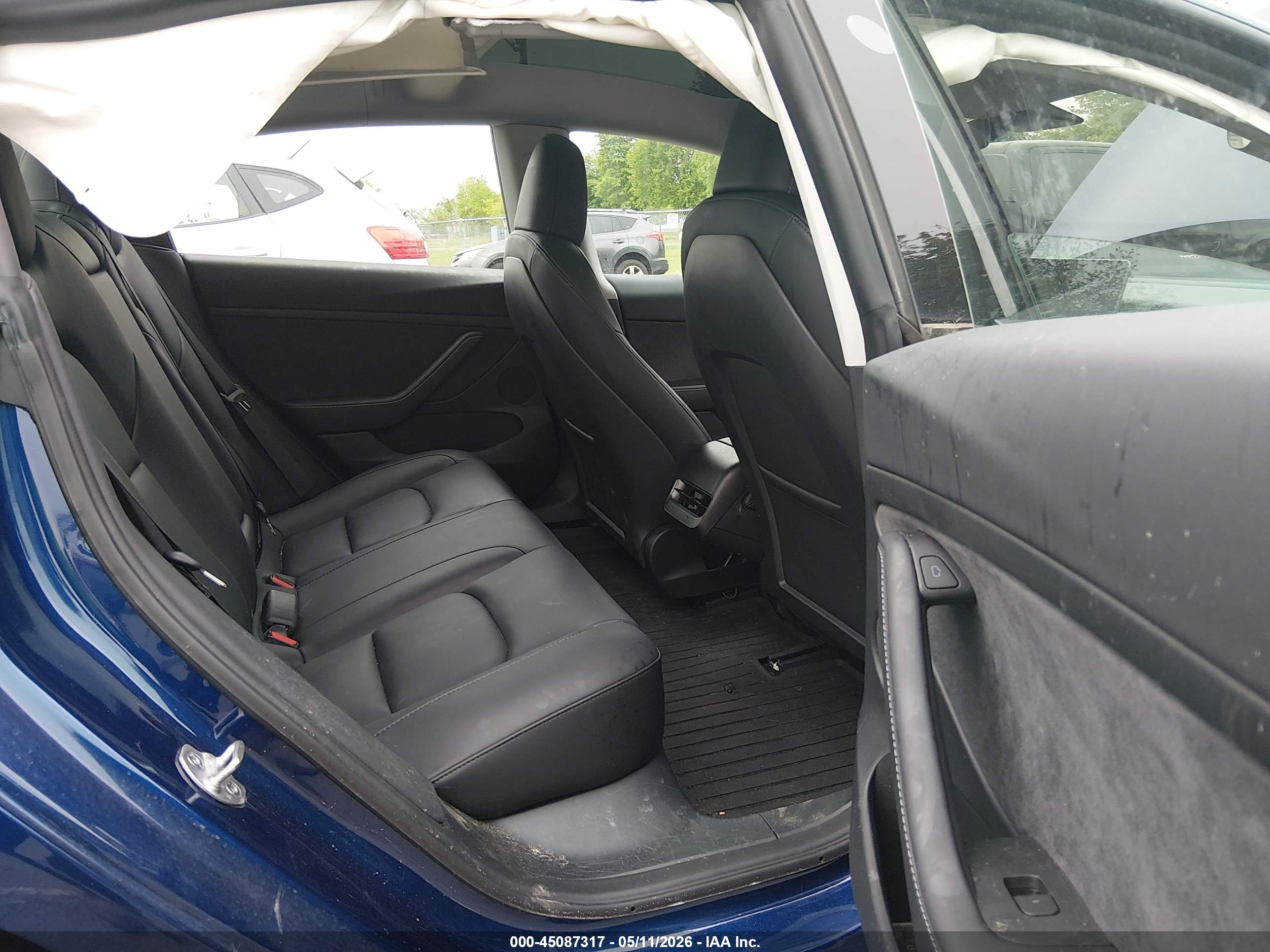 TESLA MODEL image 8