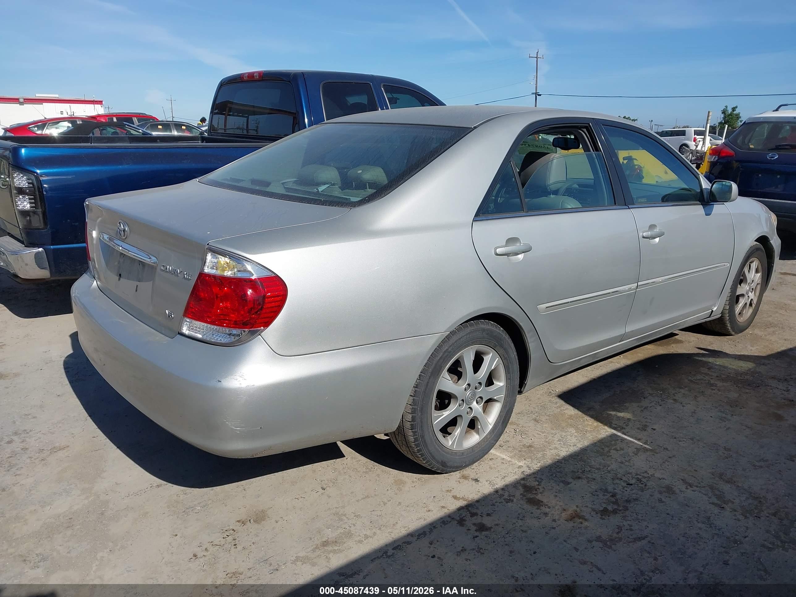 TOYOTA CAMRY image 4