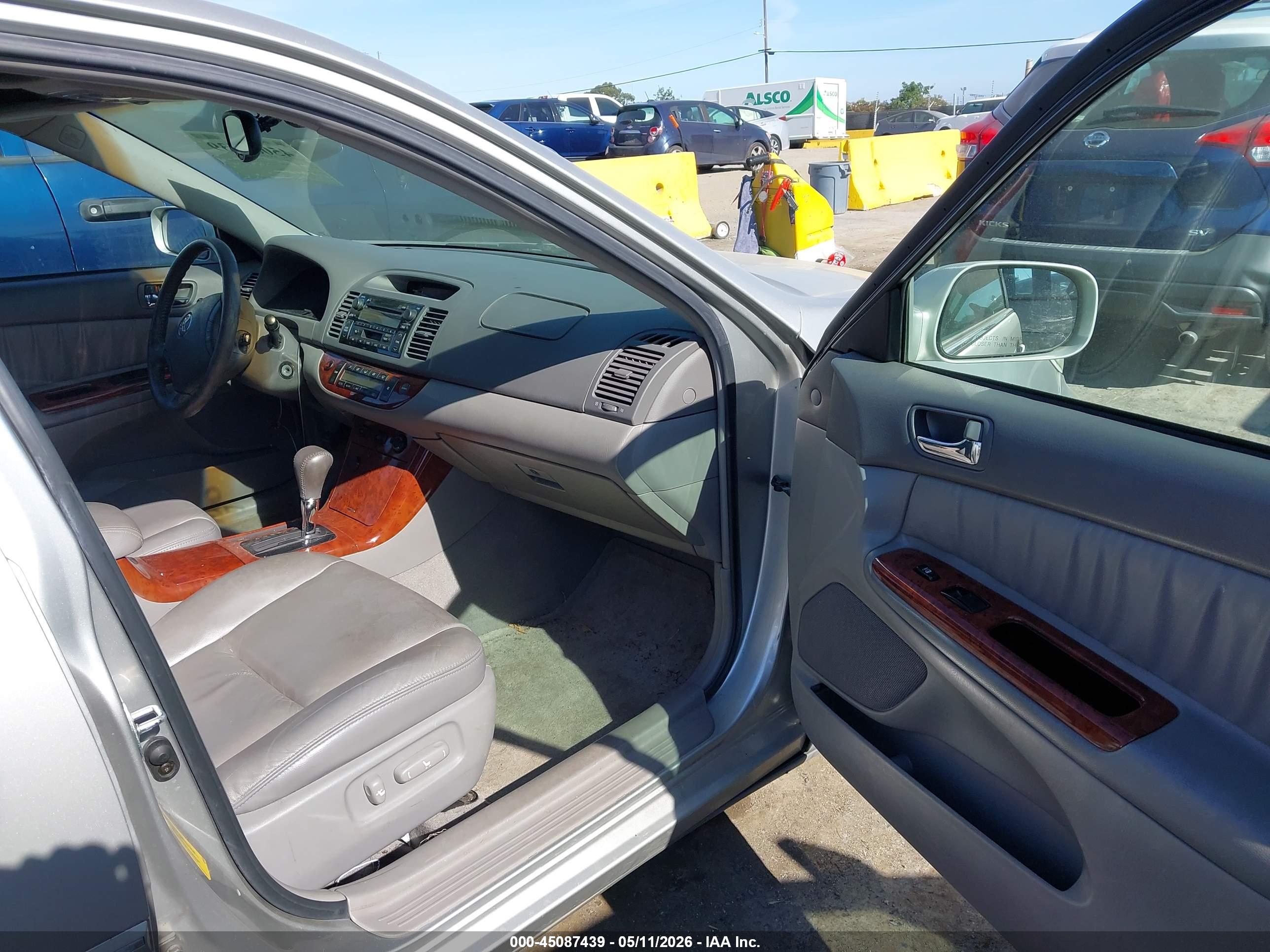 TOYOTA CAMRY image 5