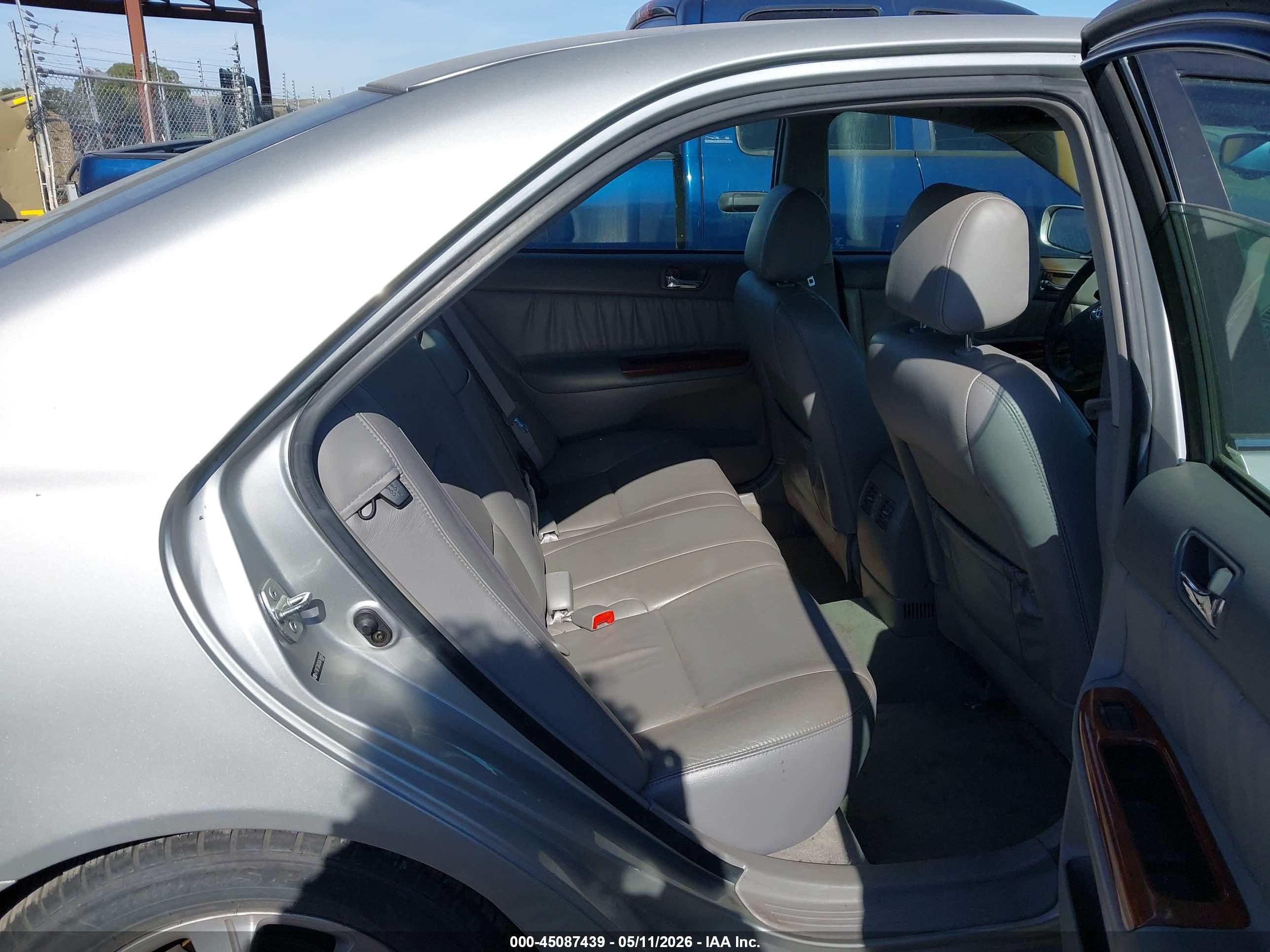TOYOTA CAMRY image 8