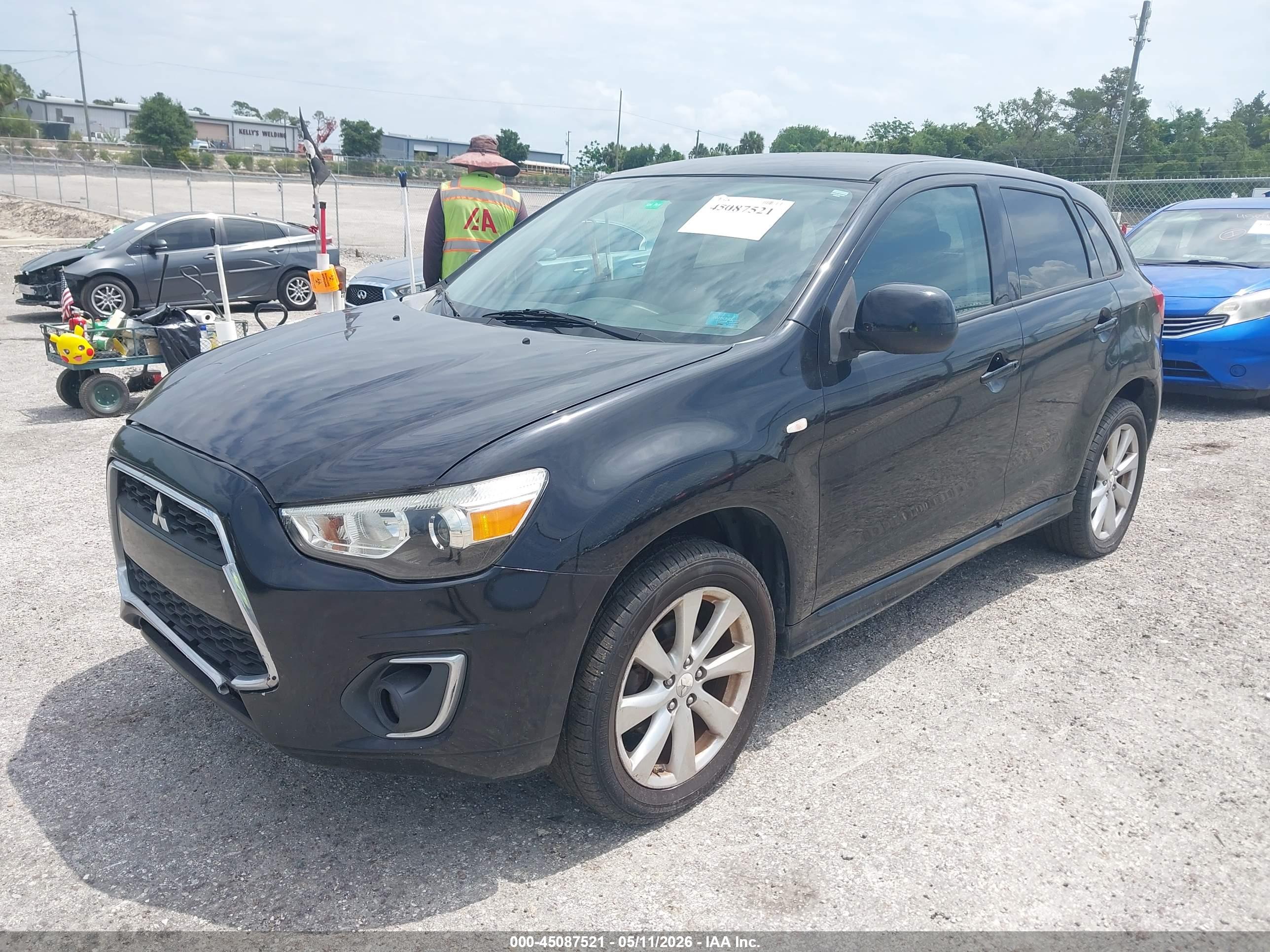 MITSUBISHI OUTLANDER image 2