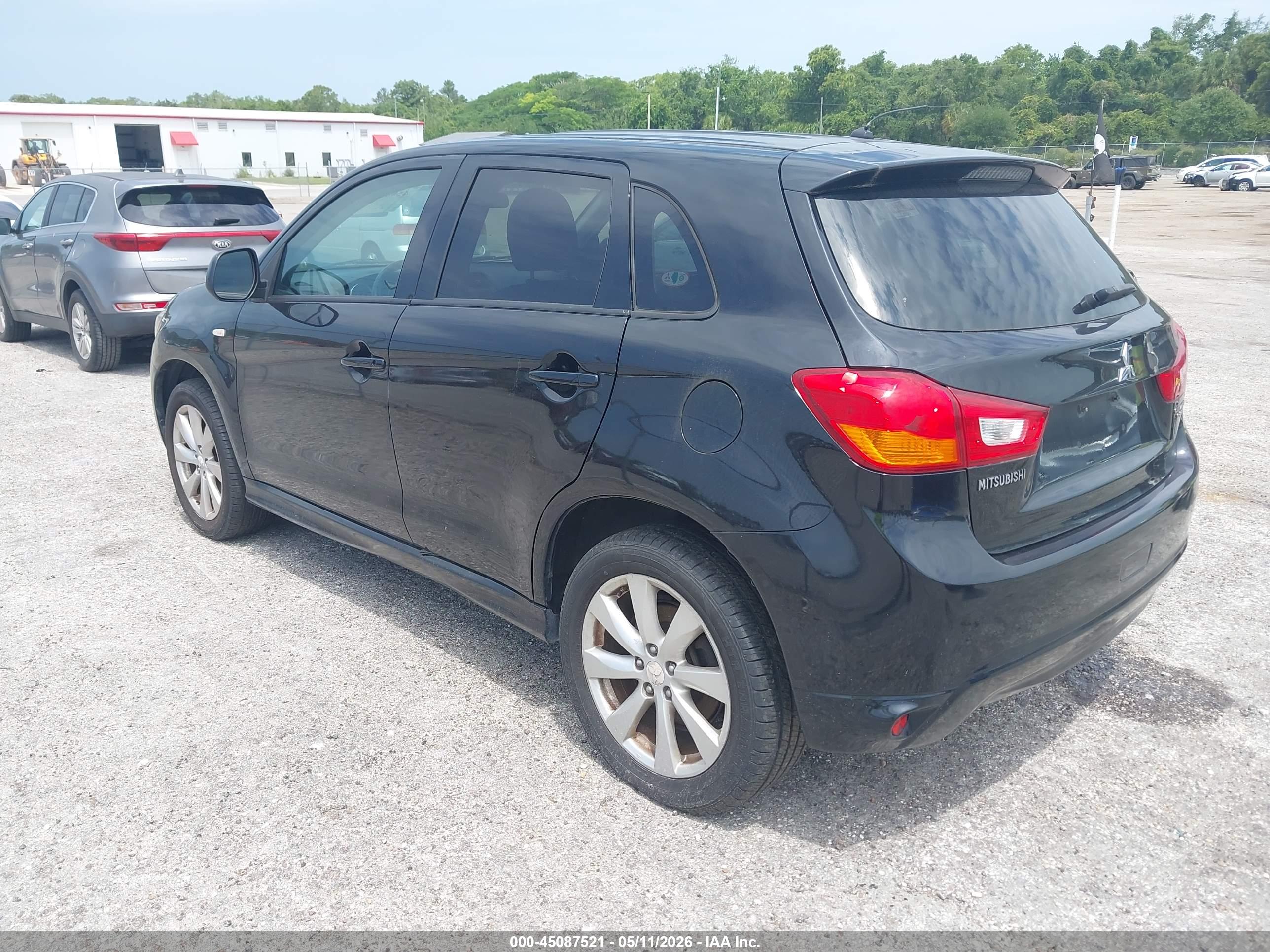 MITSUBISHI OUTLANDER image 3