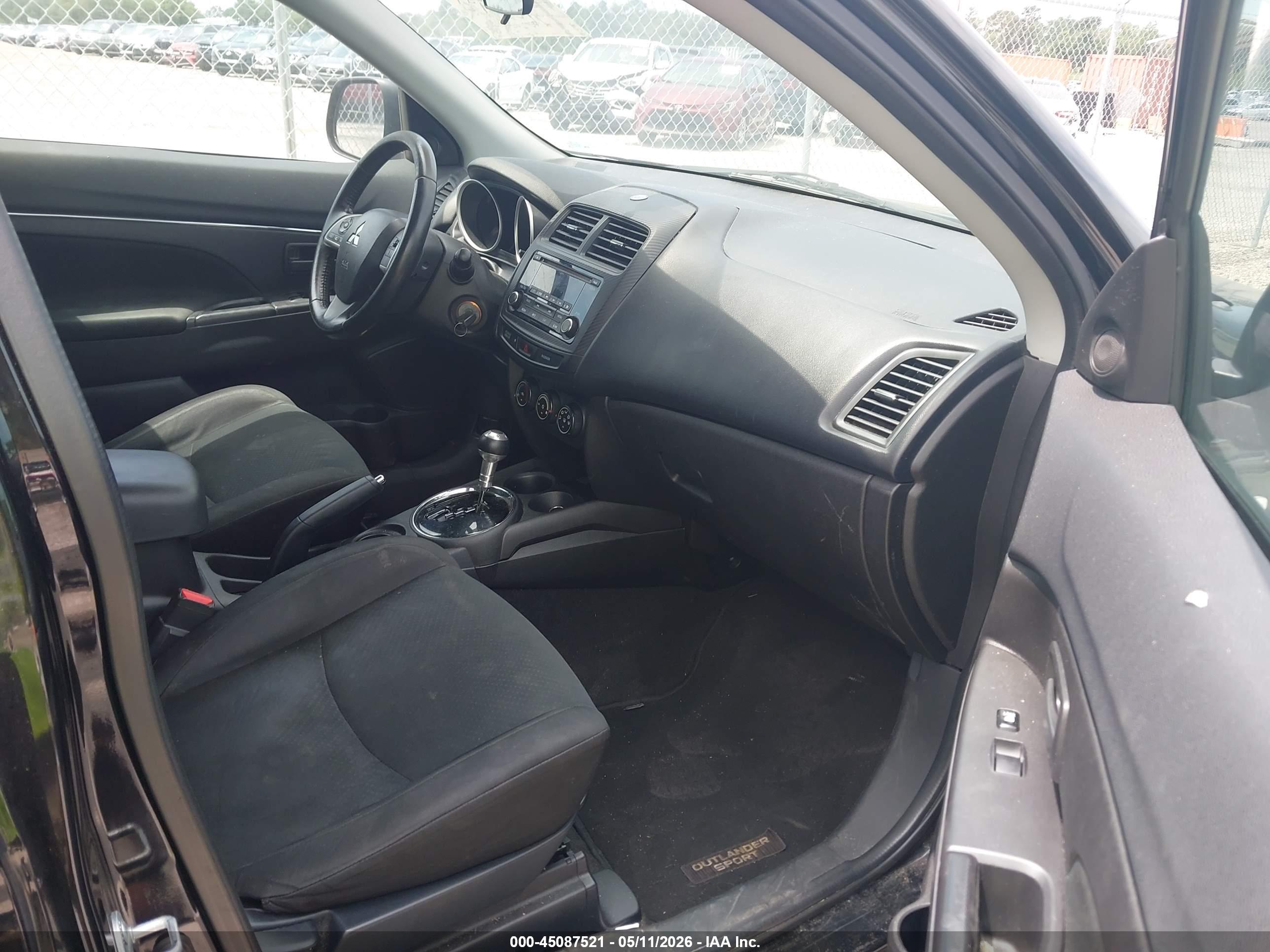 MITSUBISHI OUTLANDER image 5