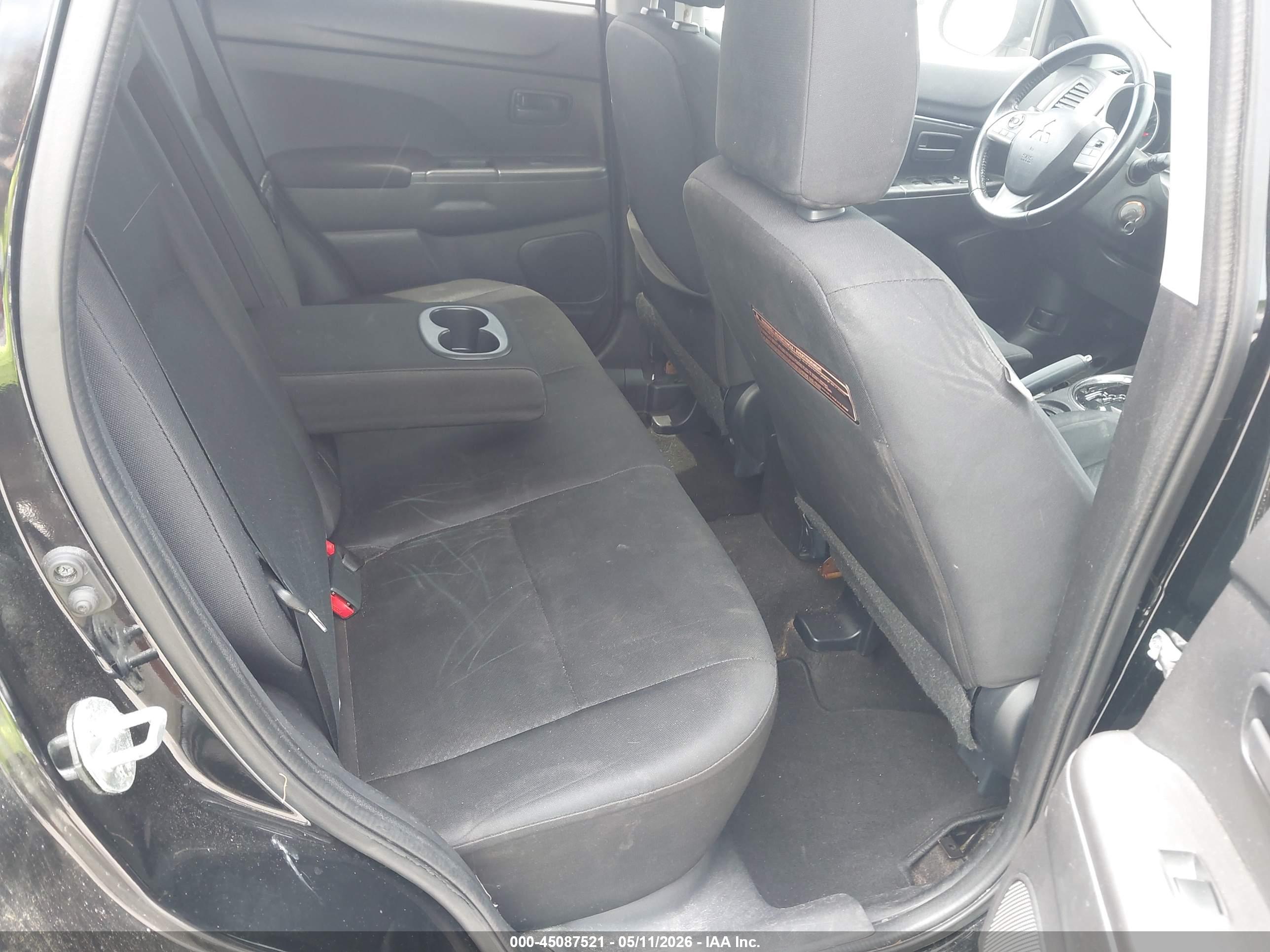 MITSUBISHI OUTLANDER image 8