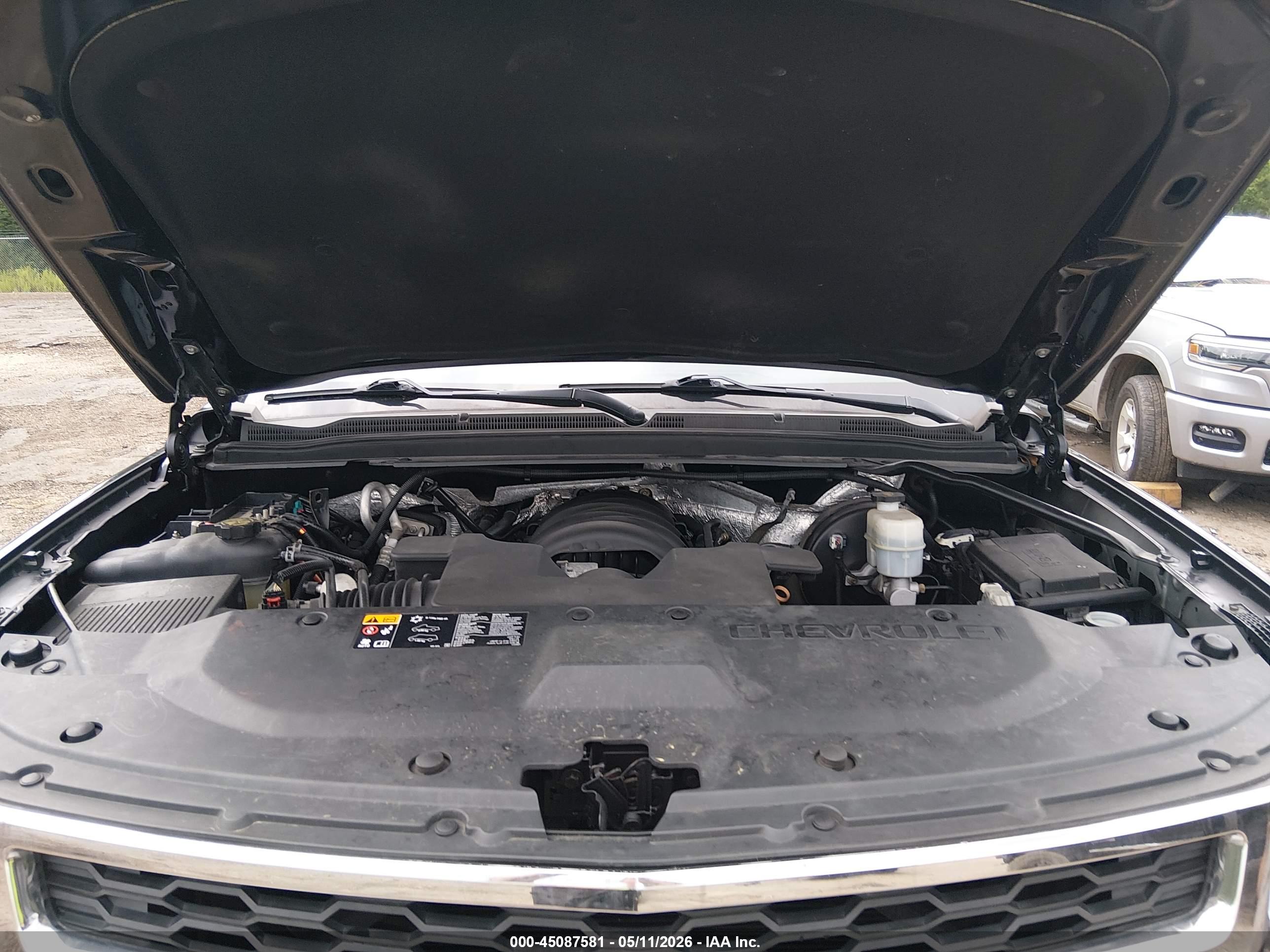 CHEVROLET SUBURBAN image 10