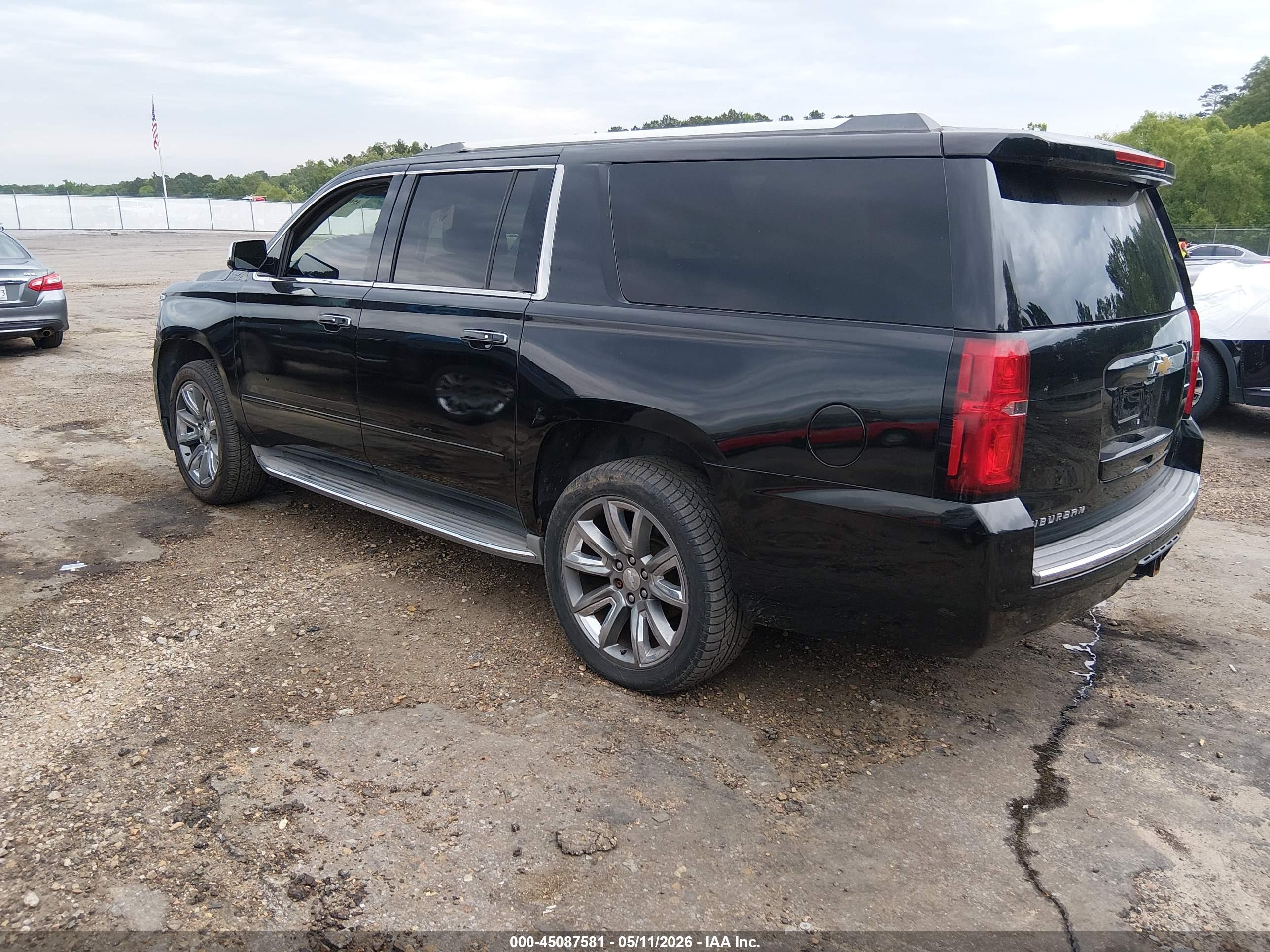 CHEVROLET SUBURBAN image 3