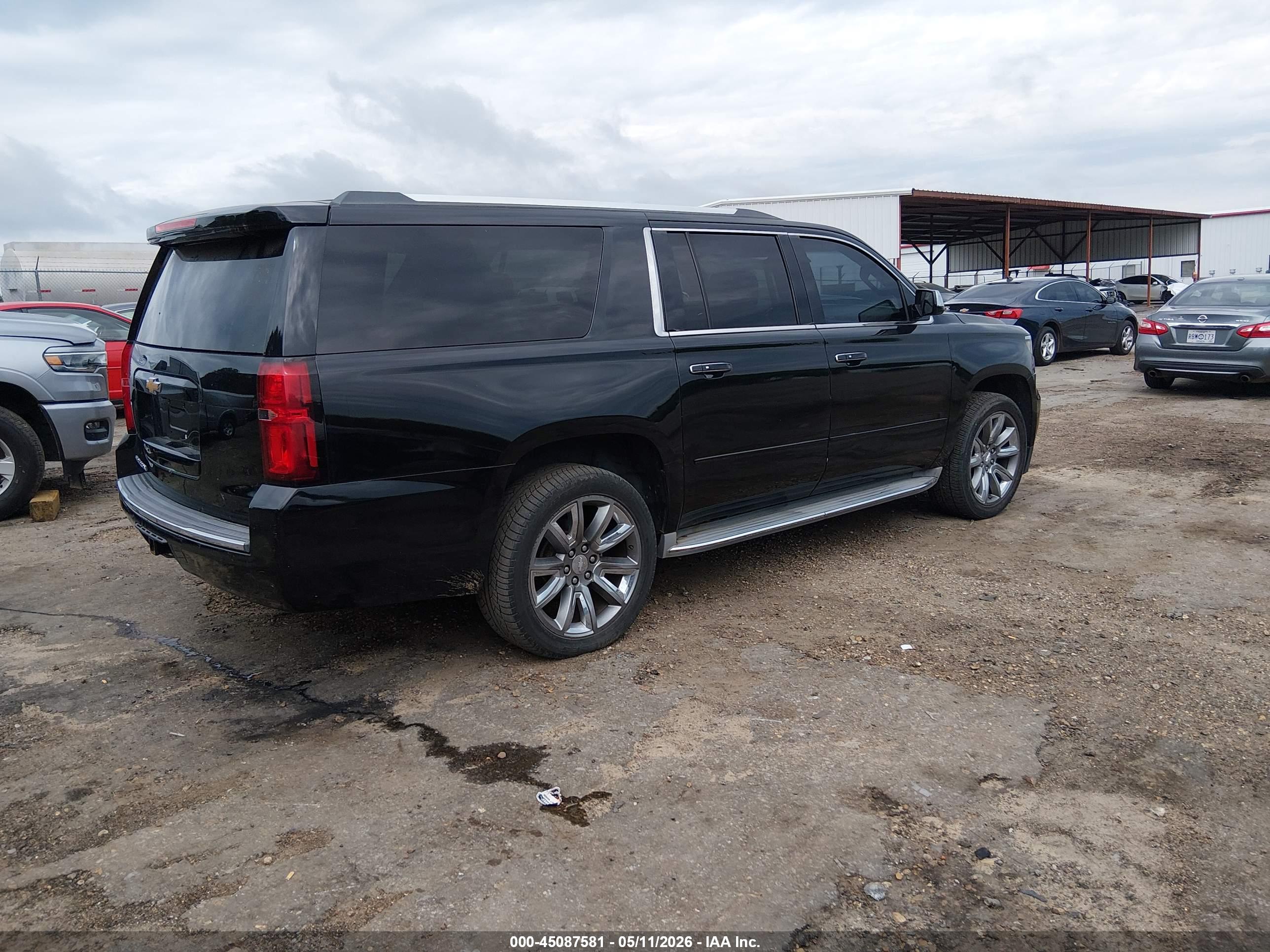 CHEVROLET SUBURBAN image 4