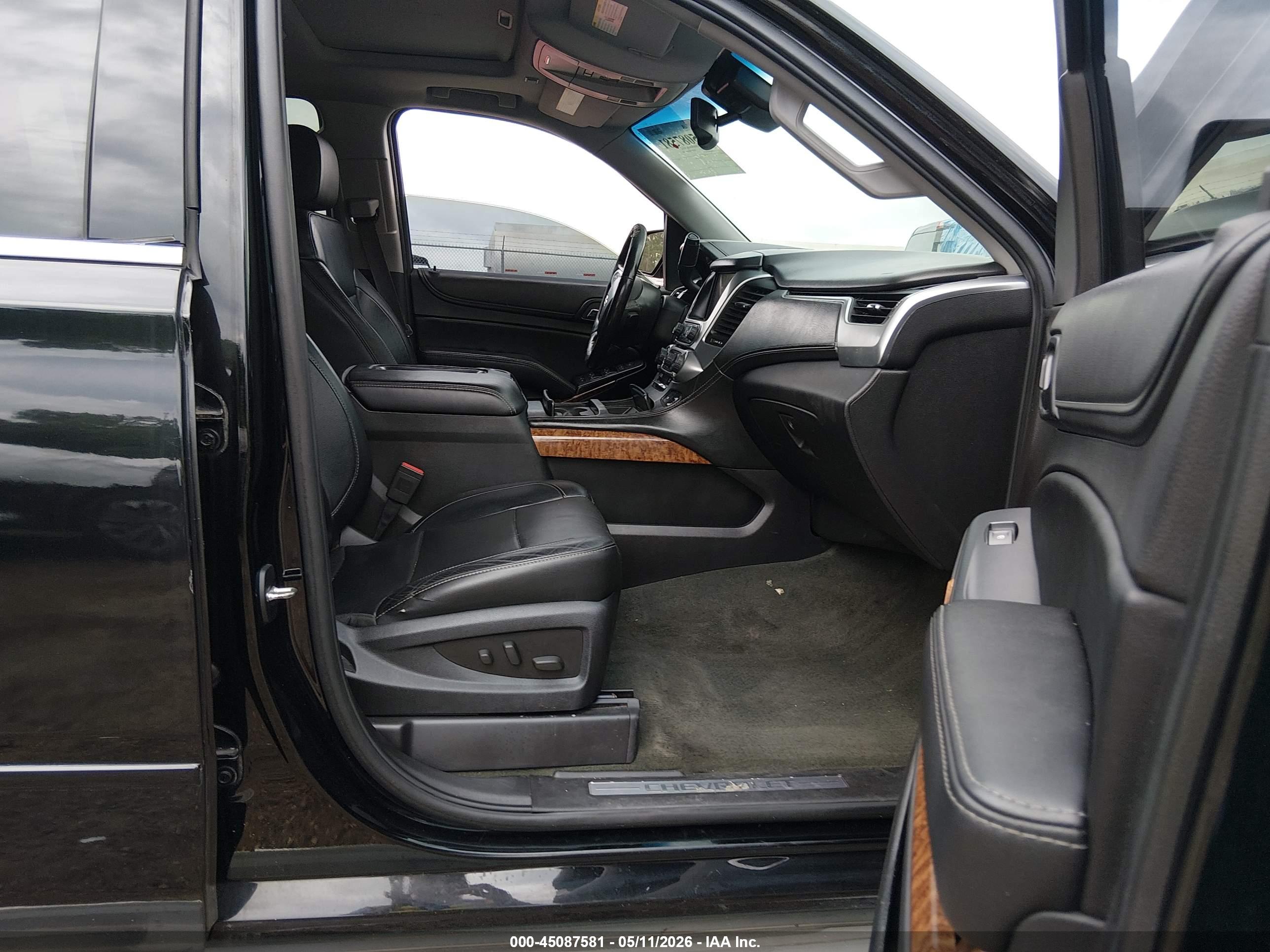 CHEVROLET SUBURBAN image 5