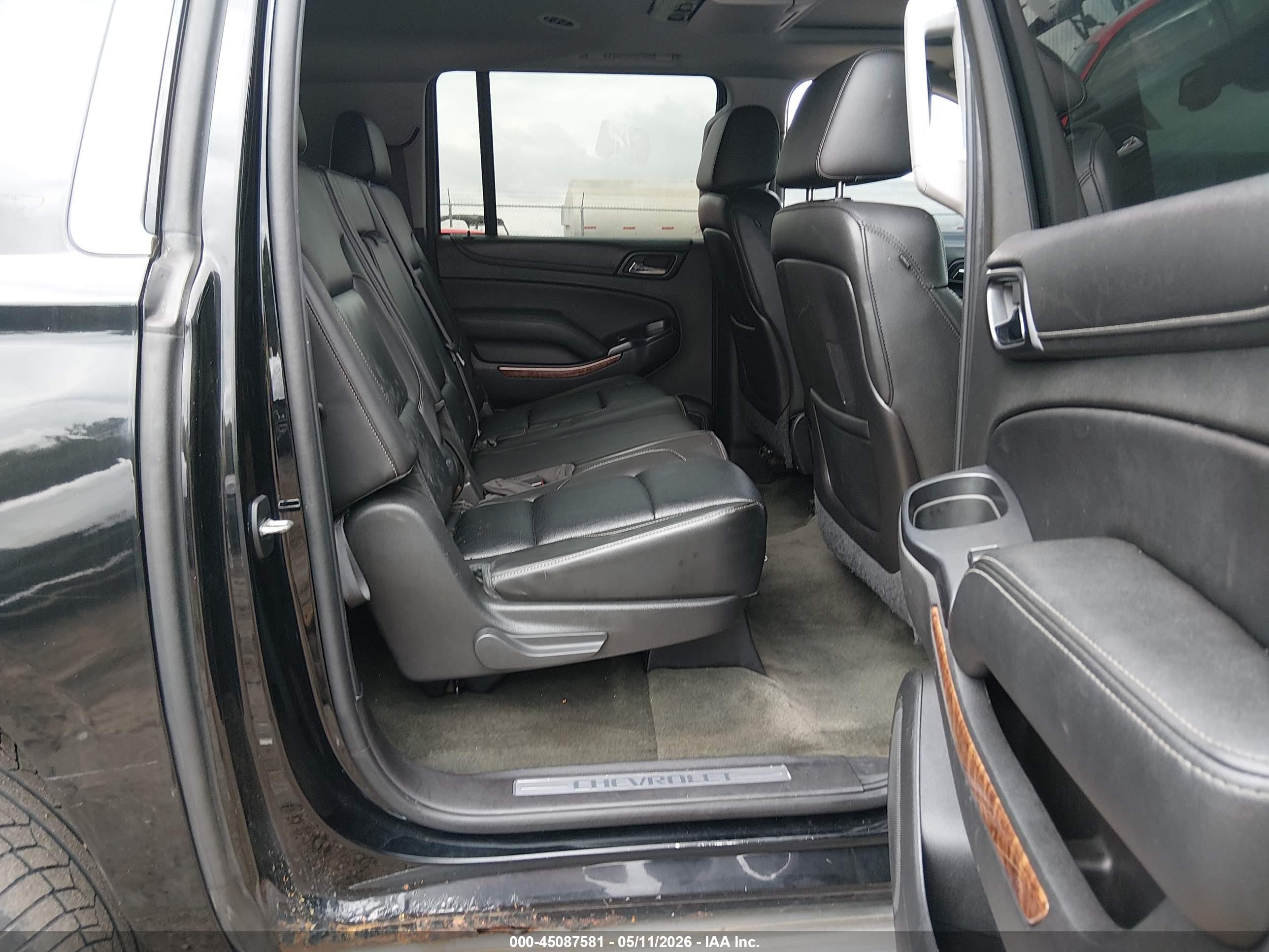 CHEVROLET SUBURBAN image 8