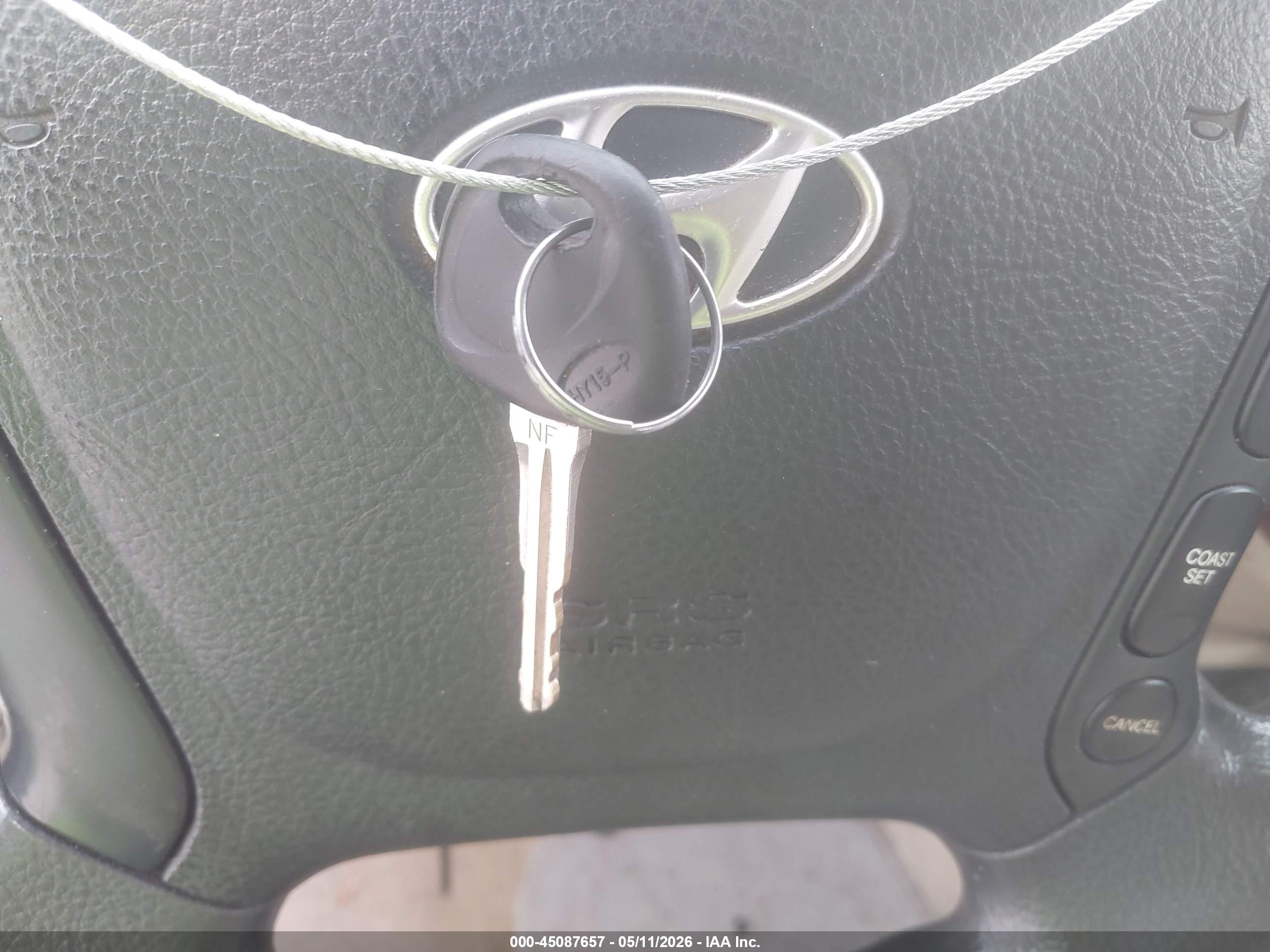 HYUNDAI SANTA image 11
